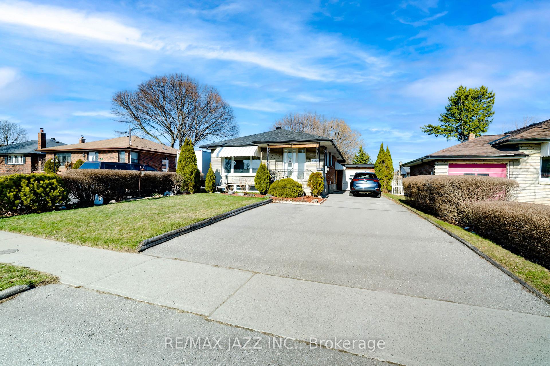Front of 415 Stevenson Road N
