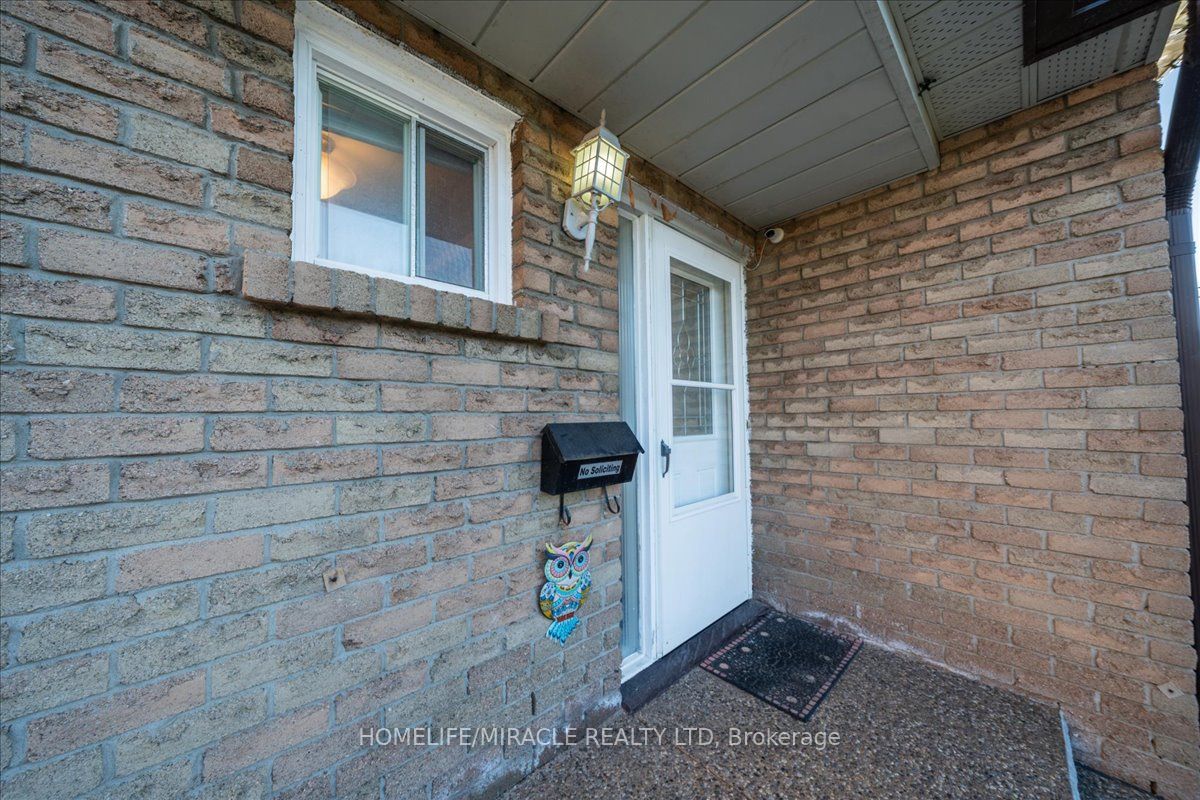 Photo 8 of 613 Galloway Crescent, Mississauga, Creditview — HOMEH