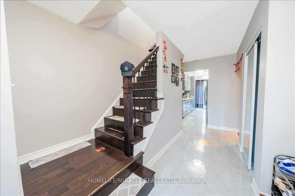 Photo 9 of 613 Galloway Crescent, Mississauga, Creditview — HOMEH