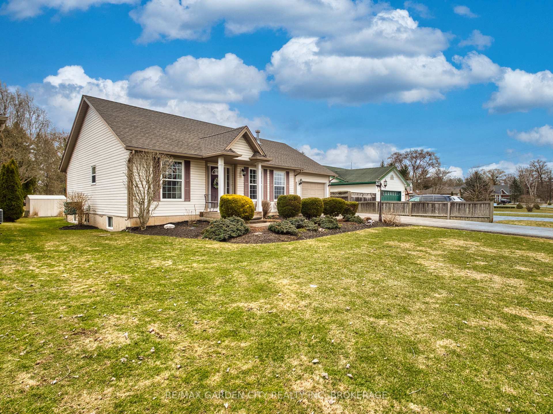 Photo 3 of 785 Foss Road, Pelham, Fenwick — HOMEH