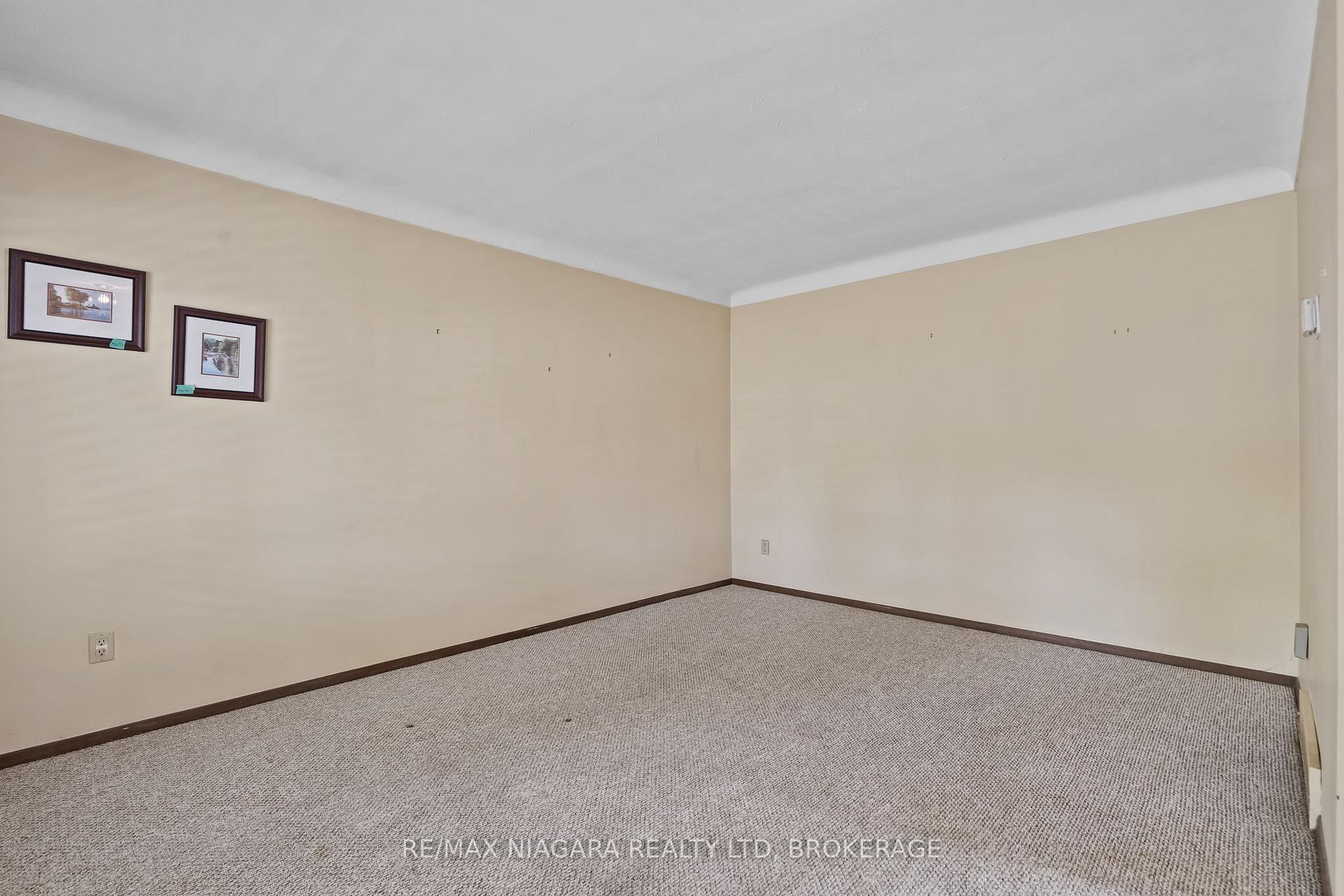 Photo 4 of 7402 Sunhaven Drive, Niagara Falls, Marineland — HOMEH