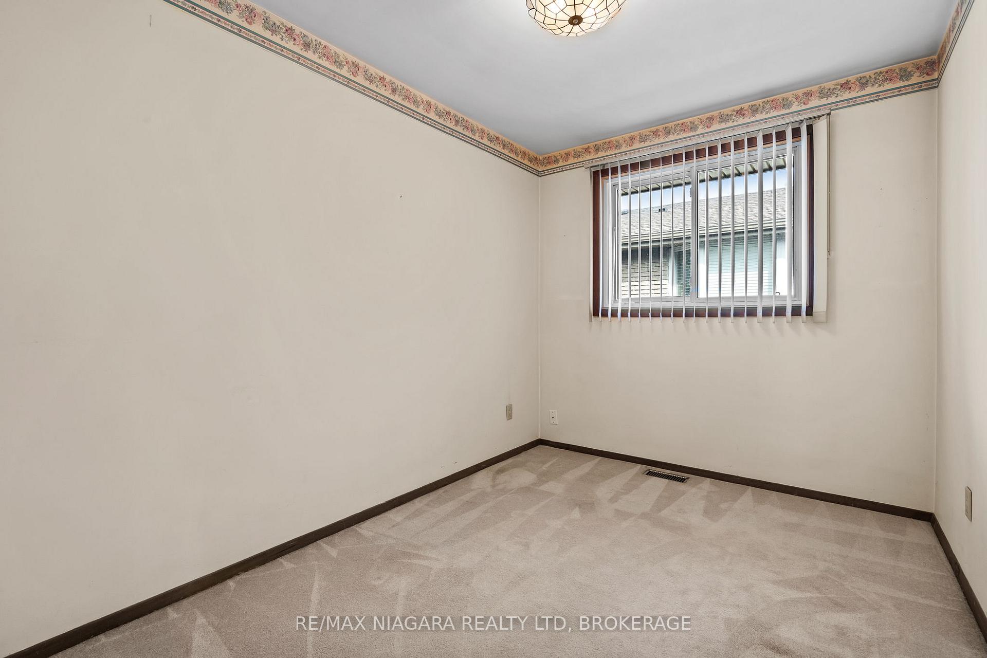 Photo 10 of 7402 Sunhaven Drive, Niagara Falls, Marineland — HOMEH