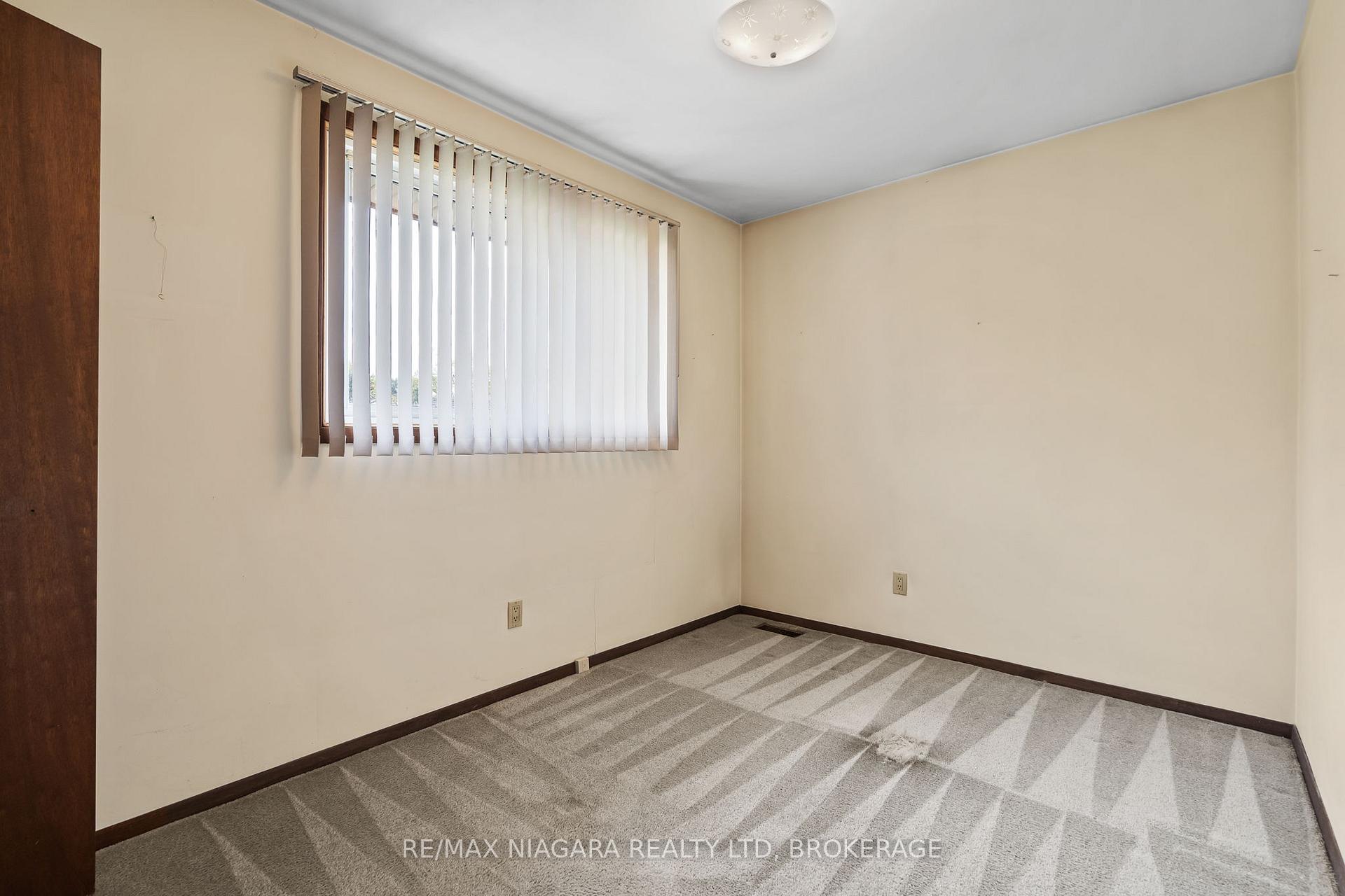 Photo 11 of 7402 Sunhaven Drive, Niagara Falls, Marineland — HOMEH