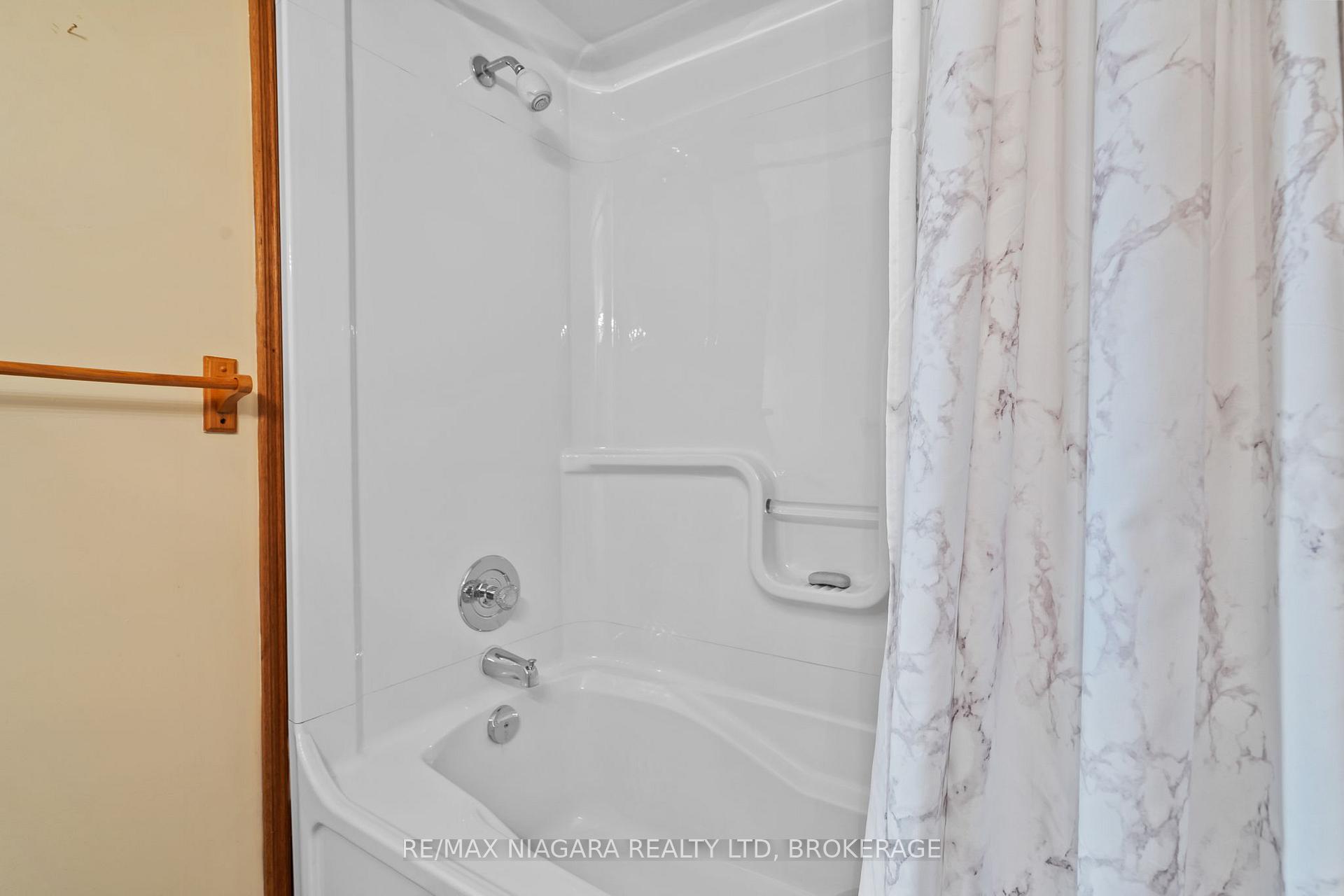 Photo 13 of 7402 Sunhaven Drive, Niagara Falls, Marineland — HOMEH