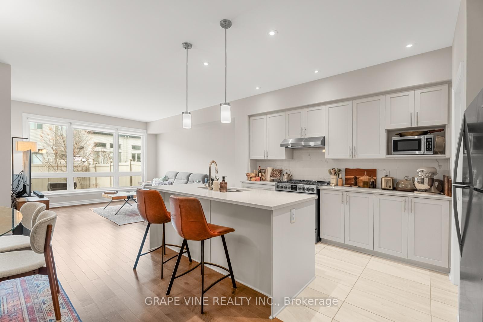 Photo 7 of 261 Shinleaf Crescent, Ottawa, Mer Bleue/Bradley Estates/Anderson Park — HOMEH