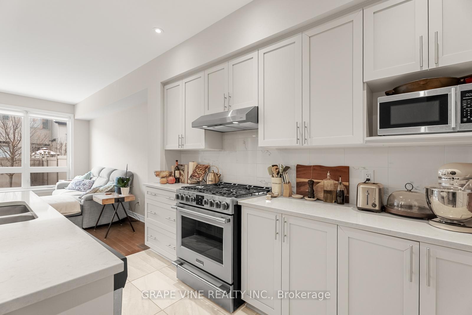 Photo 8 of 261 Shinleaf Crescent, Ottawa, Mer Bleue/Bradley Estates/Anderson Park — HOMEH