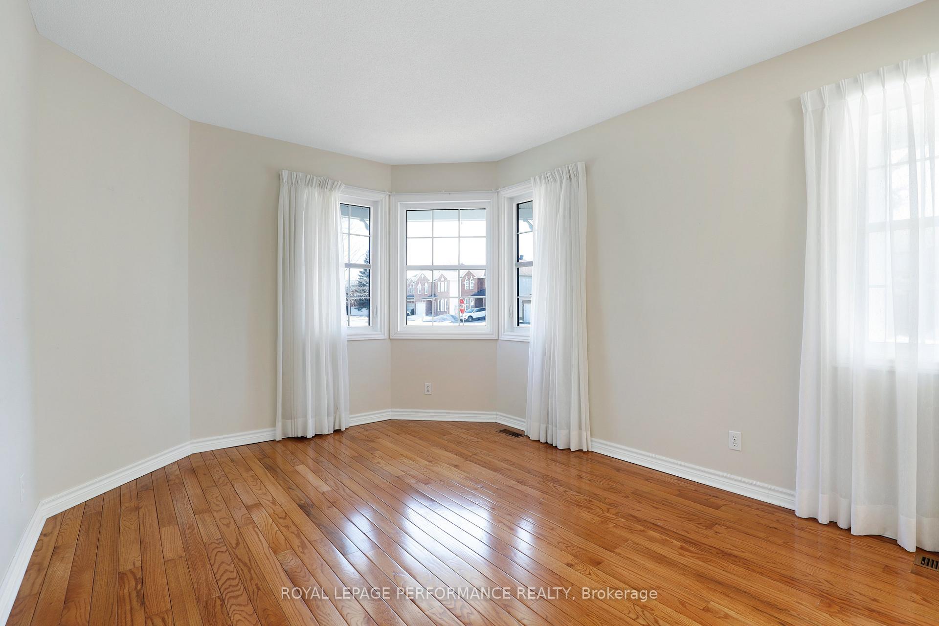 Photo 8 of 1455 Michaelsem Street, Ottawa, Chateauneuf — HOMEH