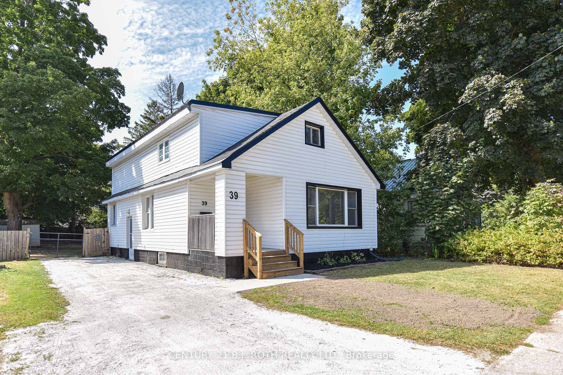 Front of 39 Westmount Drive S