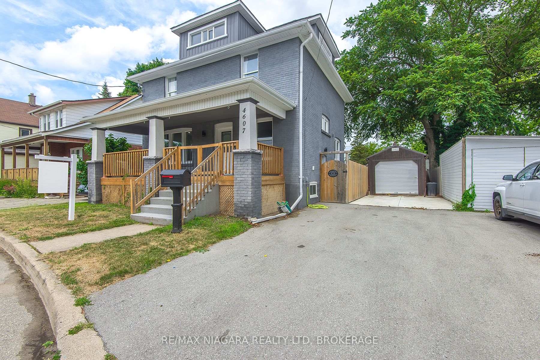 Photo 1 of 4607 Nelson Crescent, Niagara Falls, Downtown — HOMEH