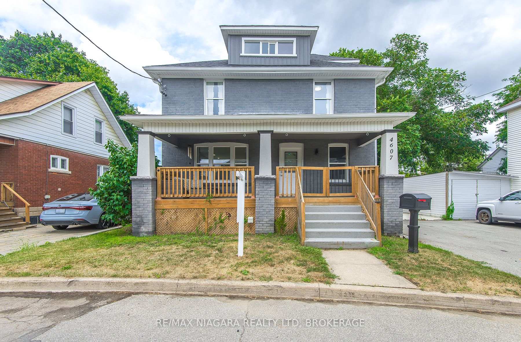 Photo 2 of 4607 Nelson Crescent, Niagara Falls, Downtown — HOMEH