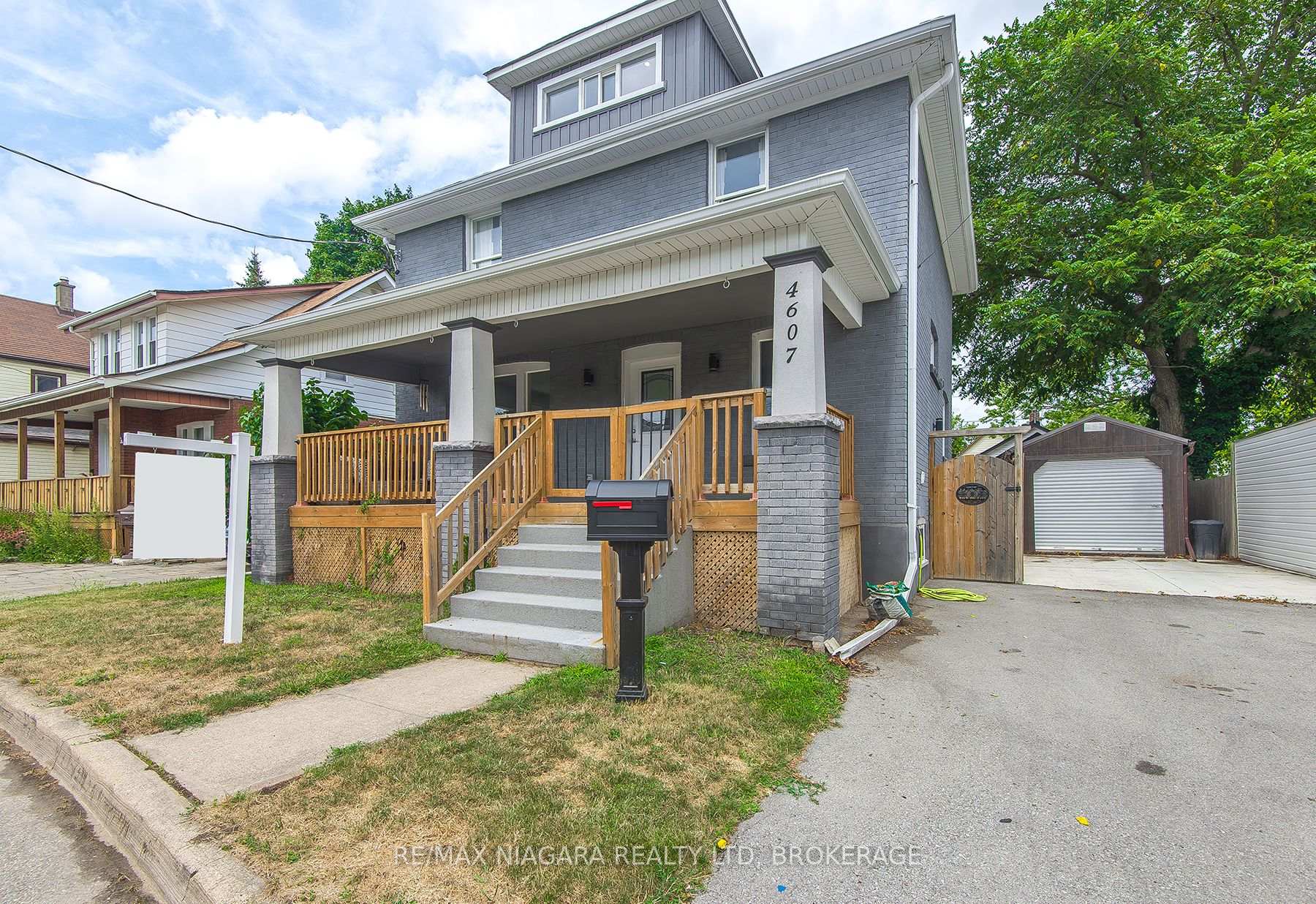 Photo 4 of 4607 Nelson Crescent, Niagara Falls, Downtown — HOMEH