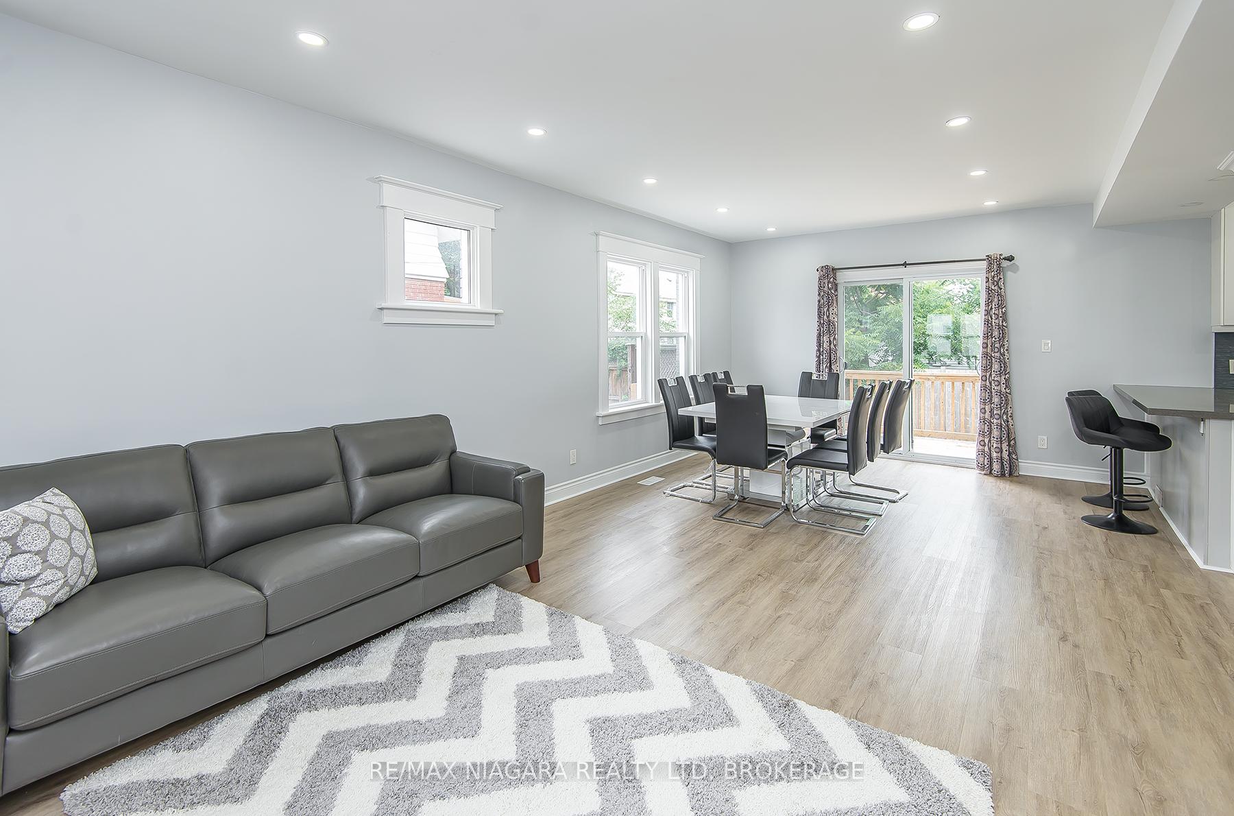 Photo 6 of 4607 Nelson Crescent, Niagara Falls, Downtown — HOMEH