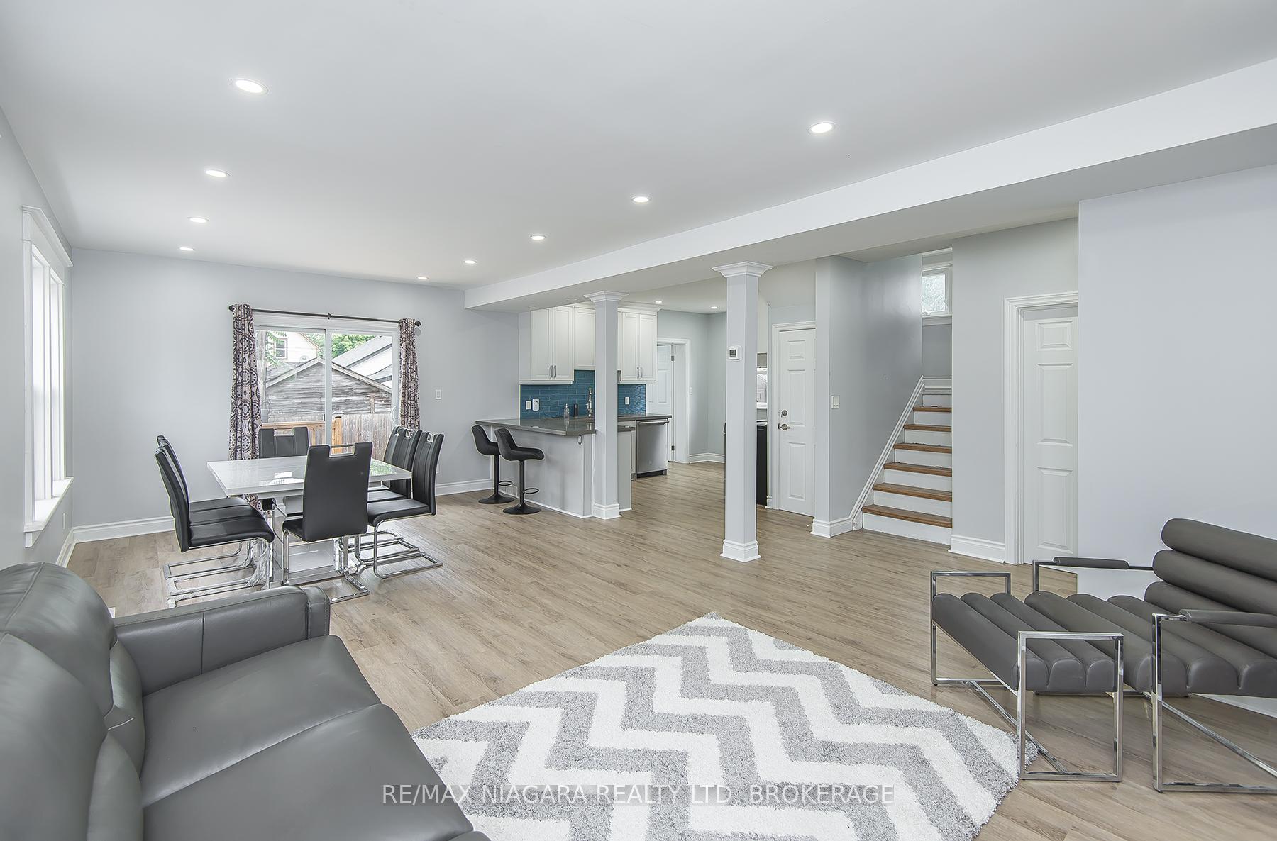 Photo 8 of 4607 Nelson Crescent, Niagara Falls, Downtown — HOMEH