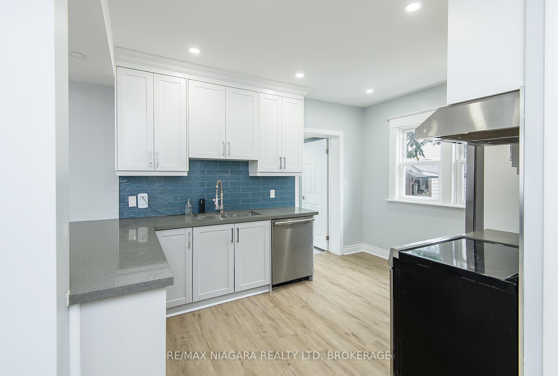 Photo 10 of 4607 Nelson Crescent, Niagara Falls, Downtown — HOMEH