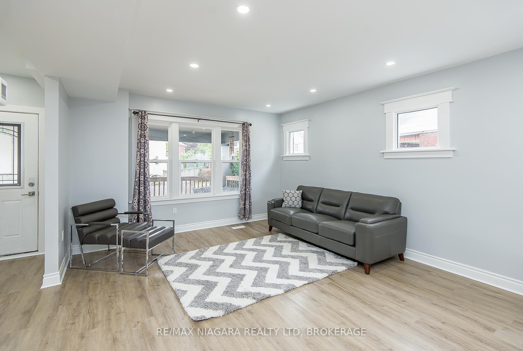 Photo 11 of 4607 Nelson Crescent, Niagara Falls, Downtown — HOMEH