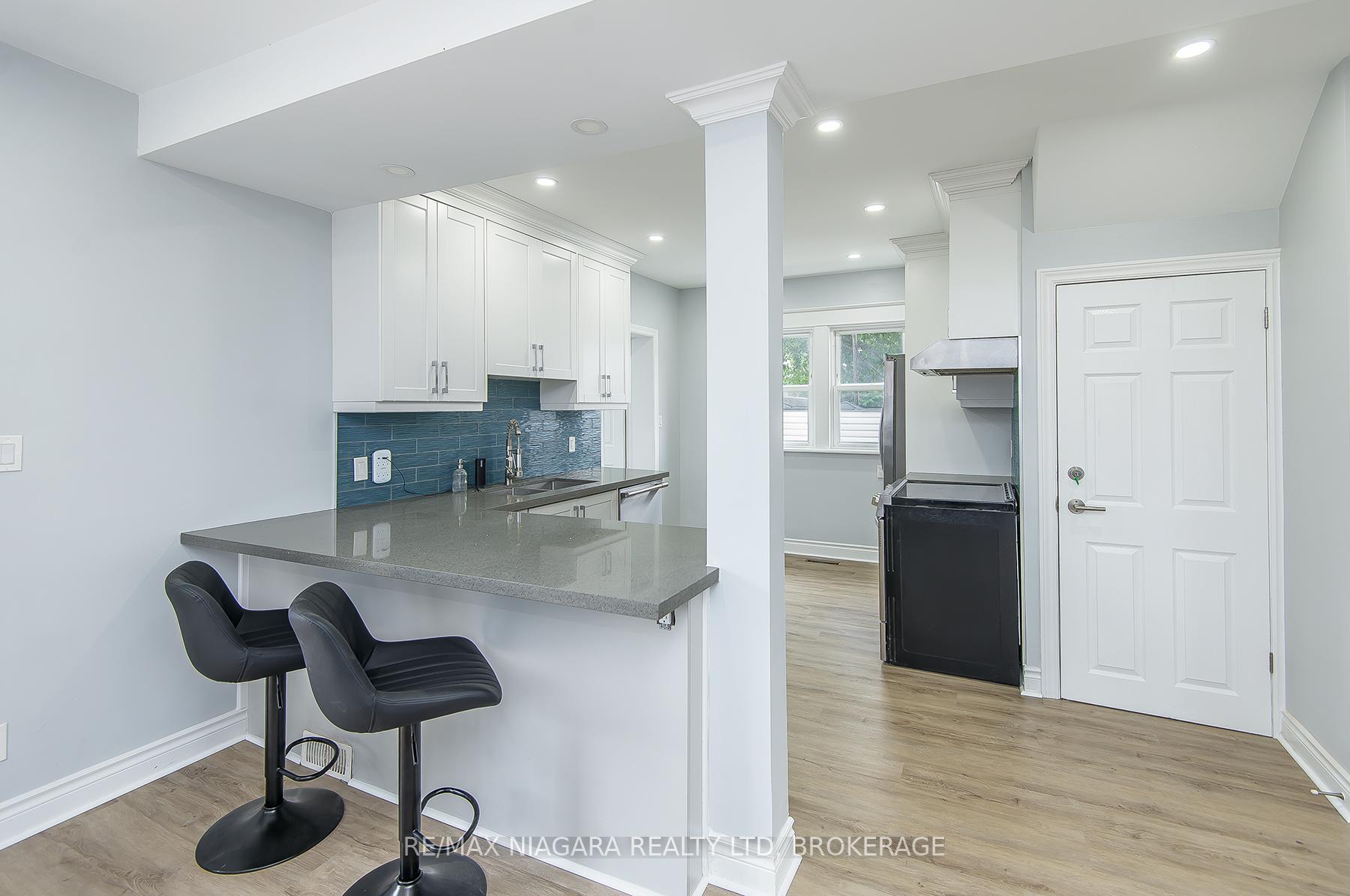 Photo 12 of 4607 Nelson Crescent, Niagara Falls, Downtown — HOMEH