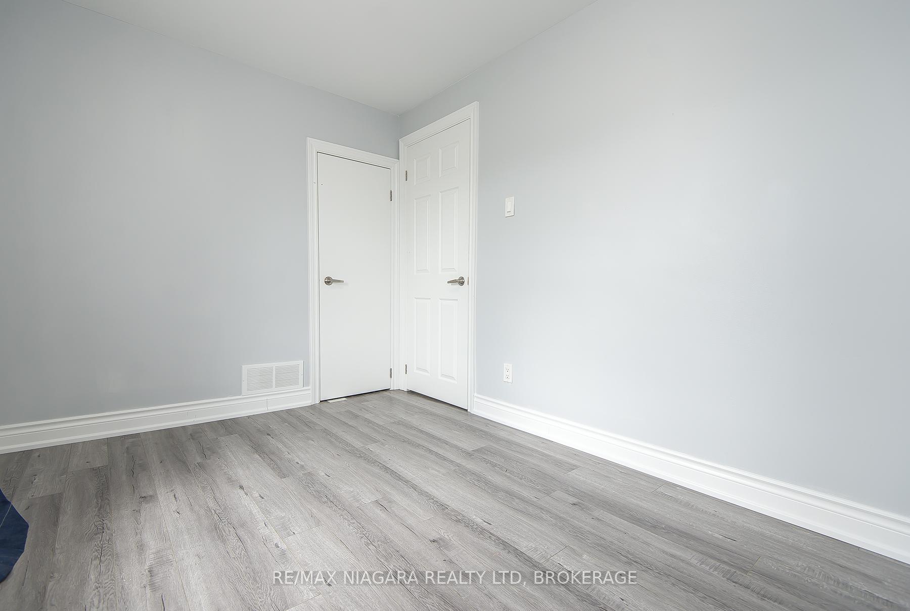 Photo 14 of 4607 Nelson Crescent, Niagara Falls, Downtown — HOMEH
