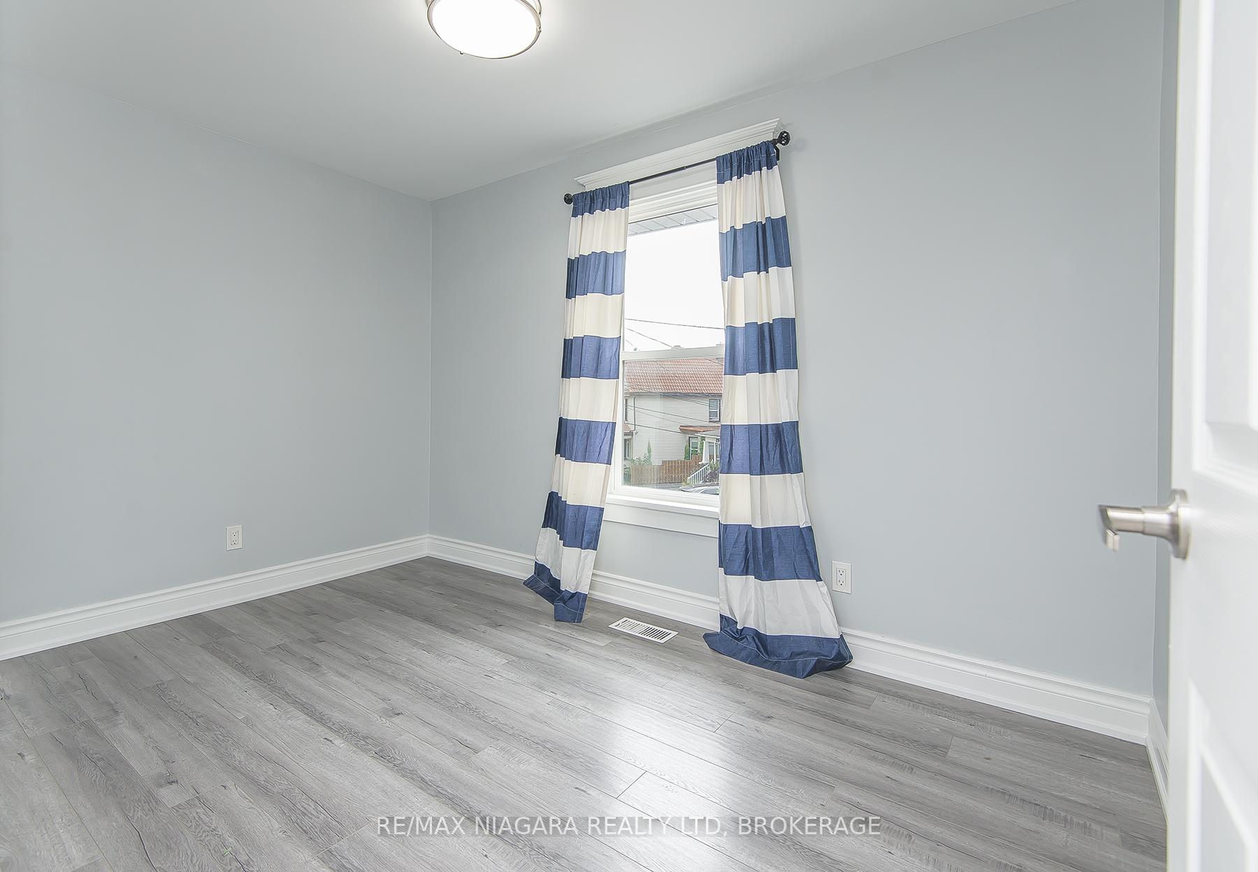 Photo 17 of 4607 Nelson Crescent, Niagara Falls, Downtown — HOMEH