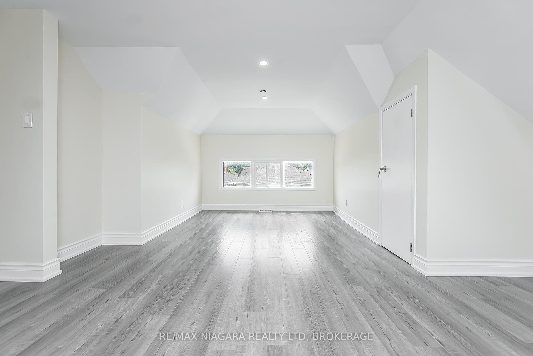 Photo 19 of 4607 Nelson Crescent, Niagara Falls, Downtown — HOMEH