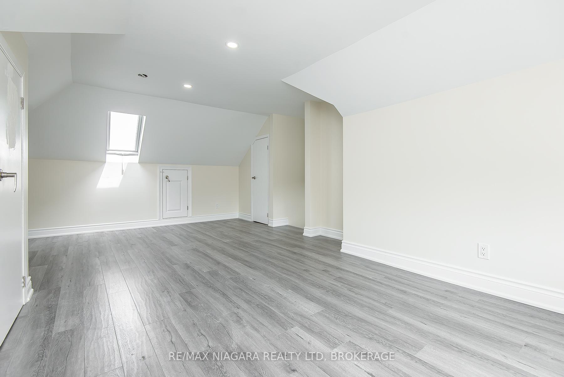 Photo 20 of 4607 Nelson Crescent, Niagara Falls, Downtown — HOMEH