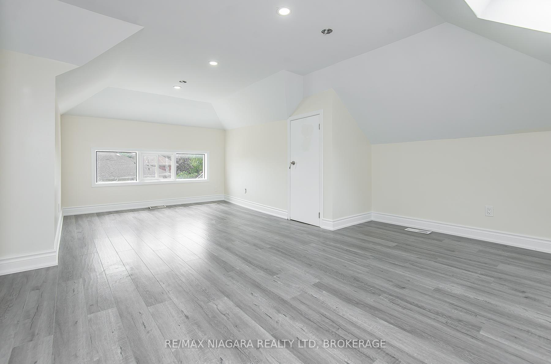 Photo 21 of 4607 Nelson Crescent, Niagara Falls, Downtown — HOMEH