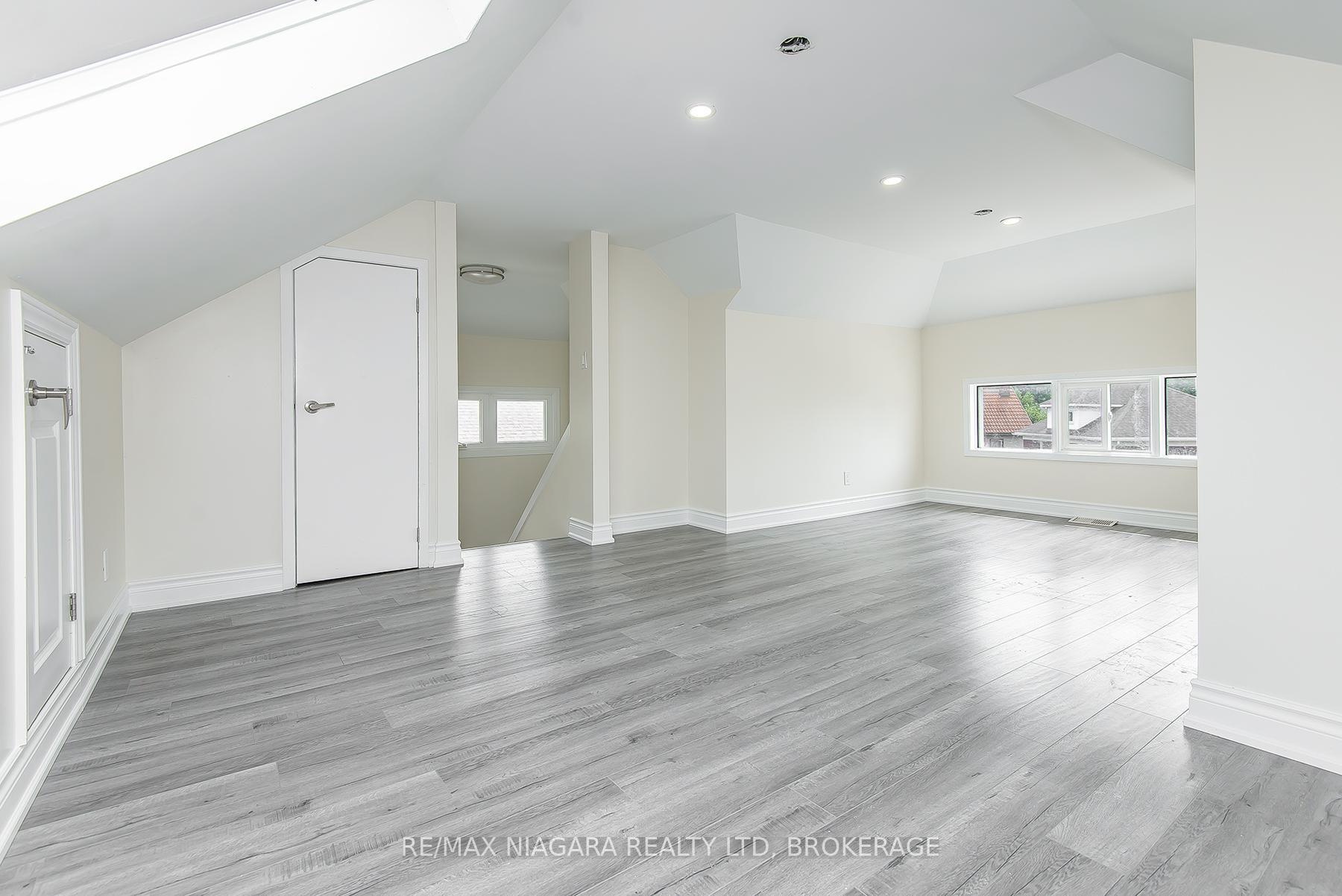 Photo 22 of 4607 Nelson Crescent, Niagara Falls, Downtown — HOMEH