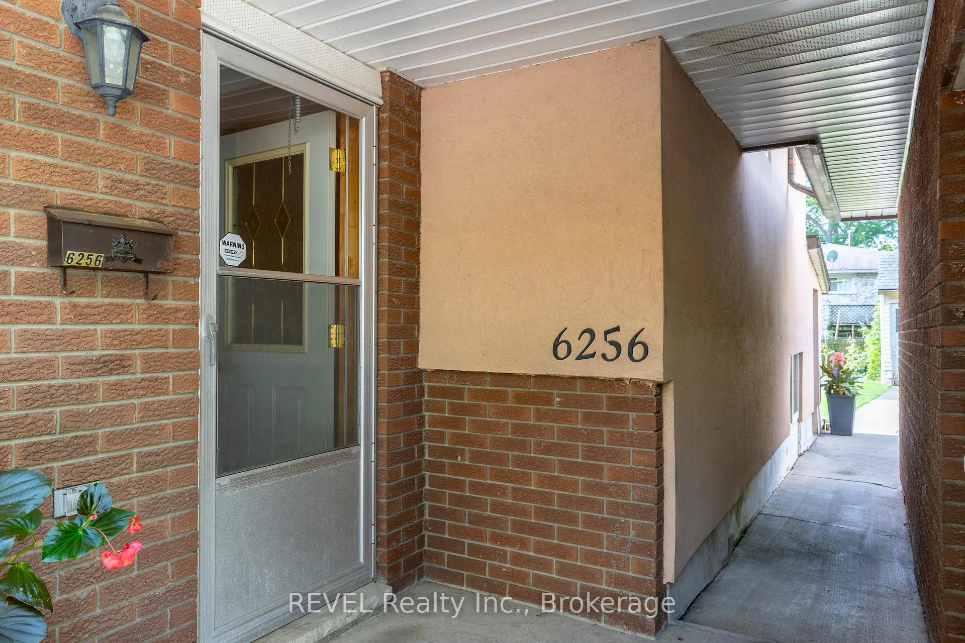 Photo 2 of 6256 Johnson Drive, Niagara Falls, Church's Lane — HOMEH