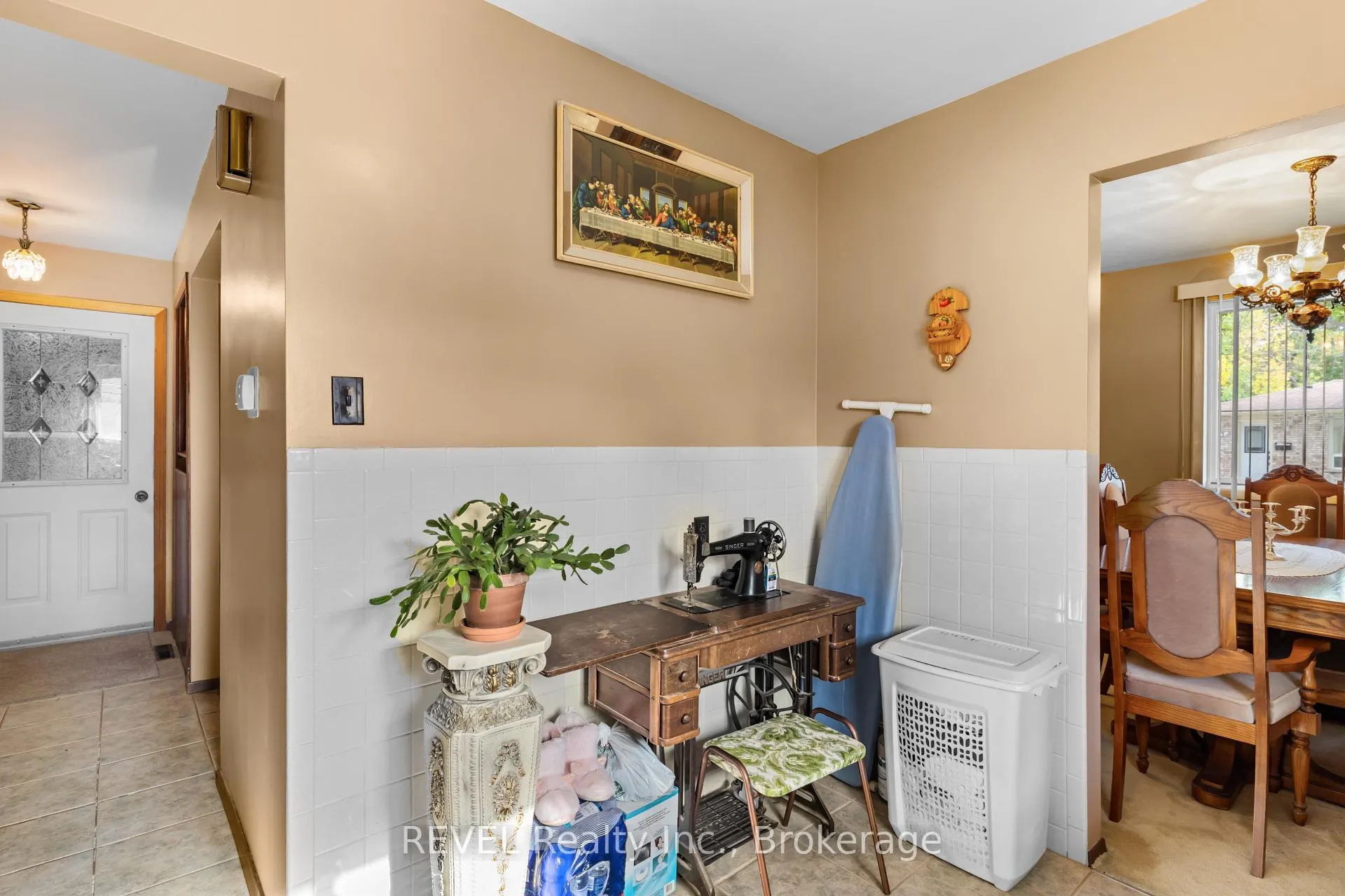 Photo 10 of 6256 Johnson Drive, Niagara Falls, Church's Lane — HOMEH