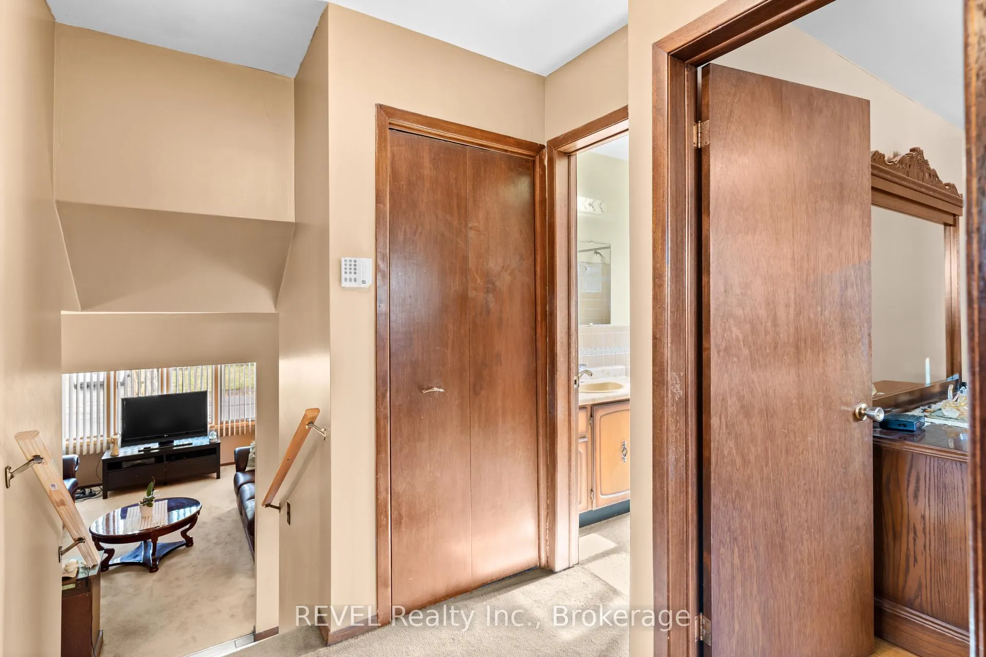 Photo 11 of 6256 Johnson Drive, Niagara Falls, Church's Lane — HOMEH