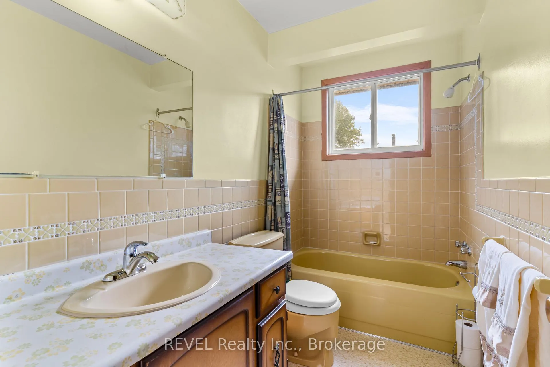 Photo 15 of 6256 Johnson Drive, Niagara Falls, Church's Lane — HOMEH
