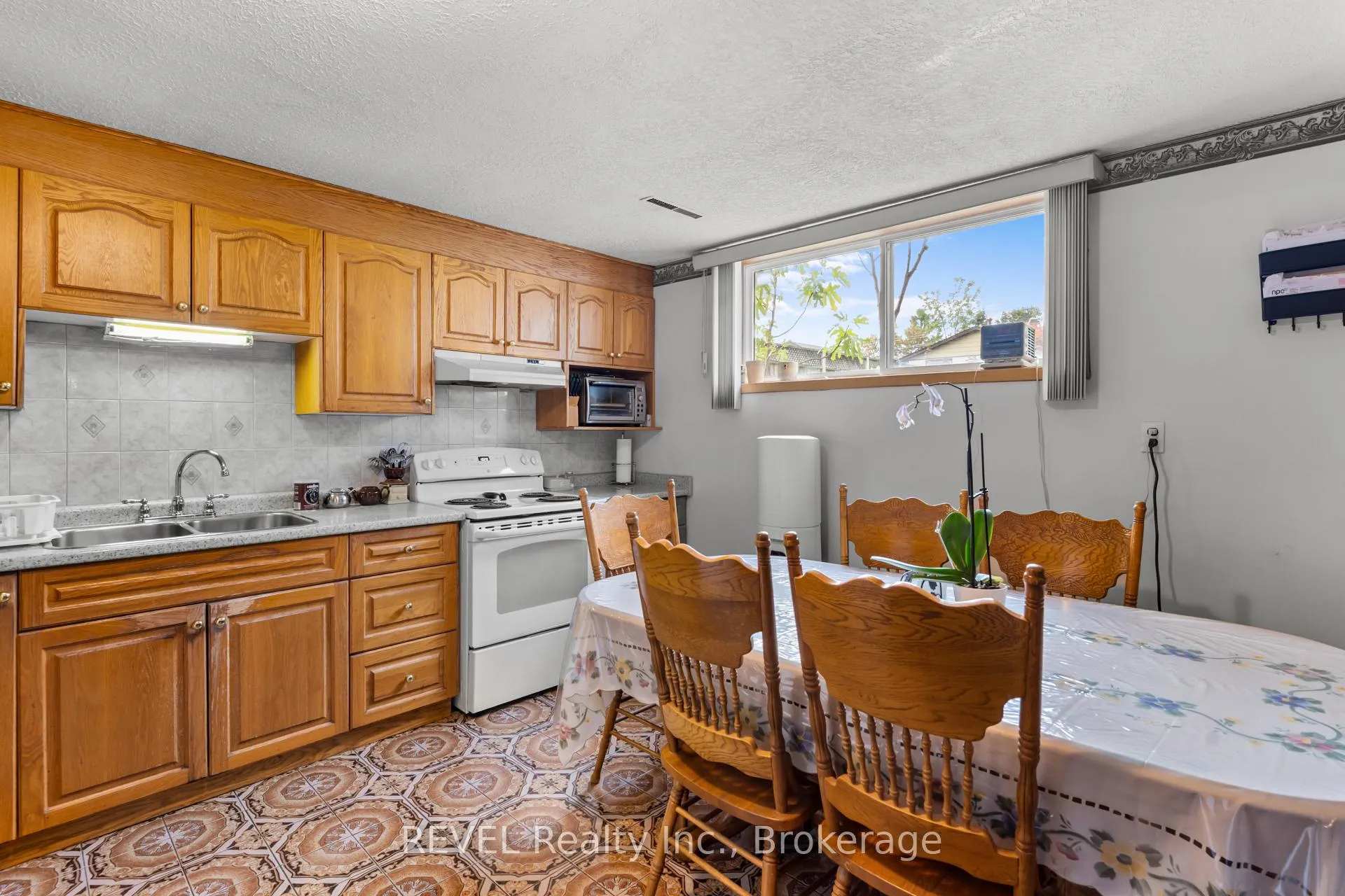 Photo 17 of 6256 Johnson Drive, Niagara Falls, Church's Lane — HOMEH