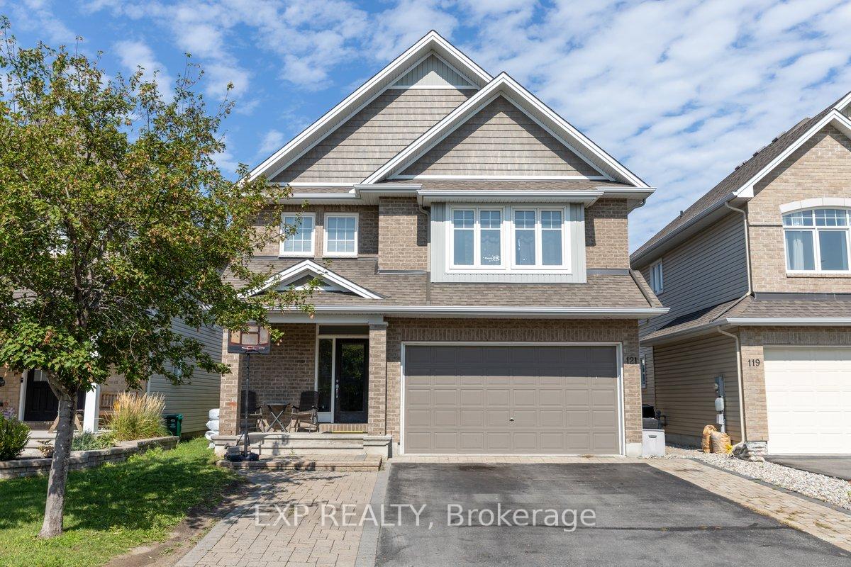Front of 121 Daglan Crescent