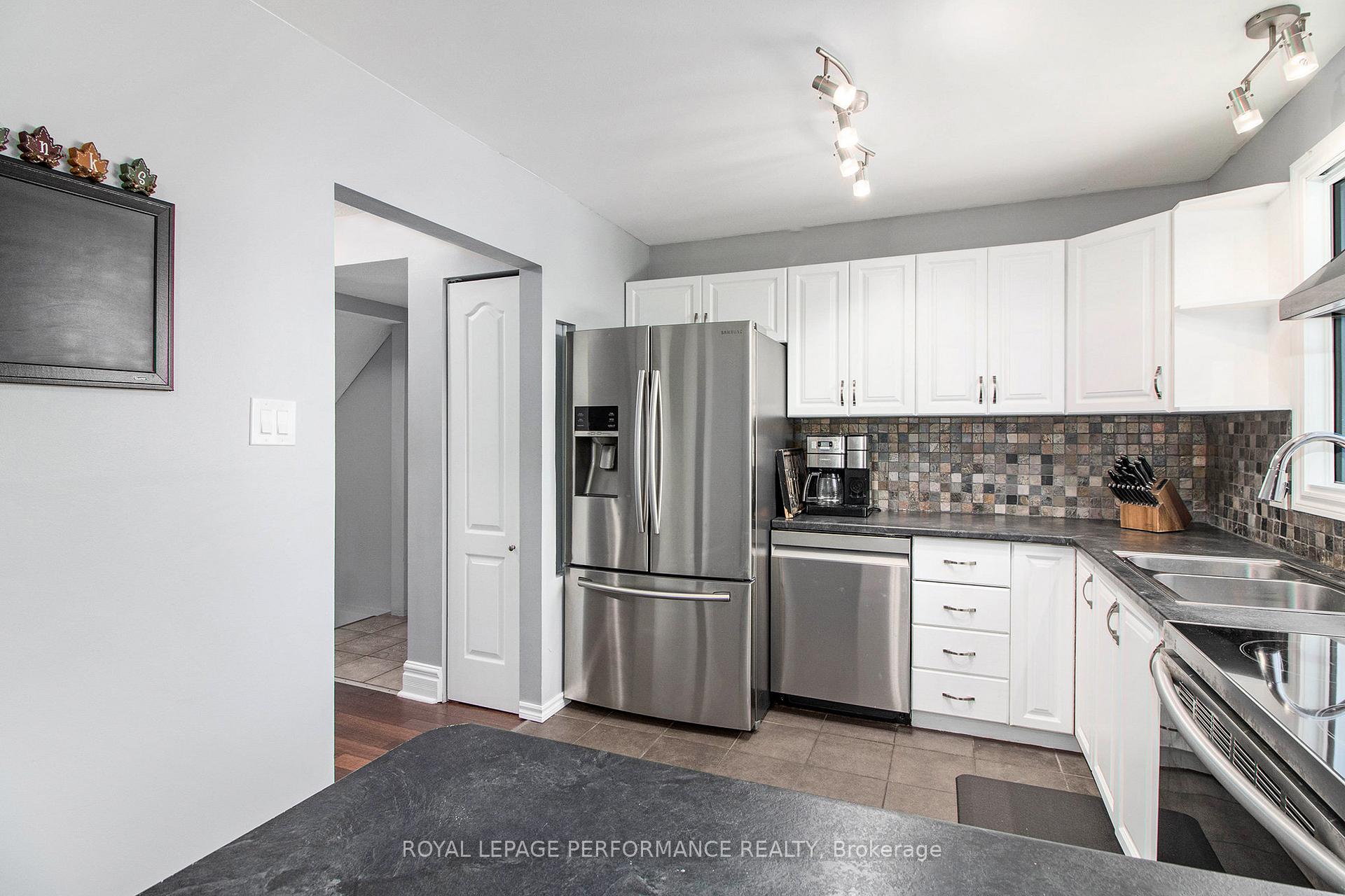 Photo 11 of 6329 Paddler Way, Ottawa, Hiawatha Park/Convent Glen — HOMEH