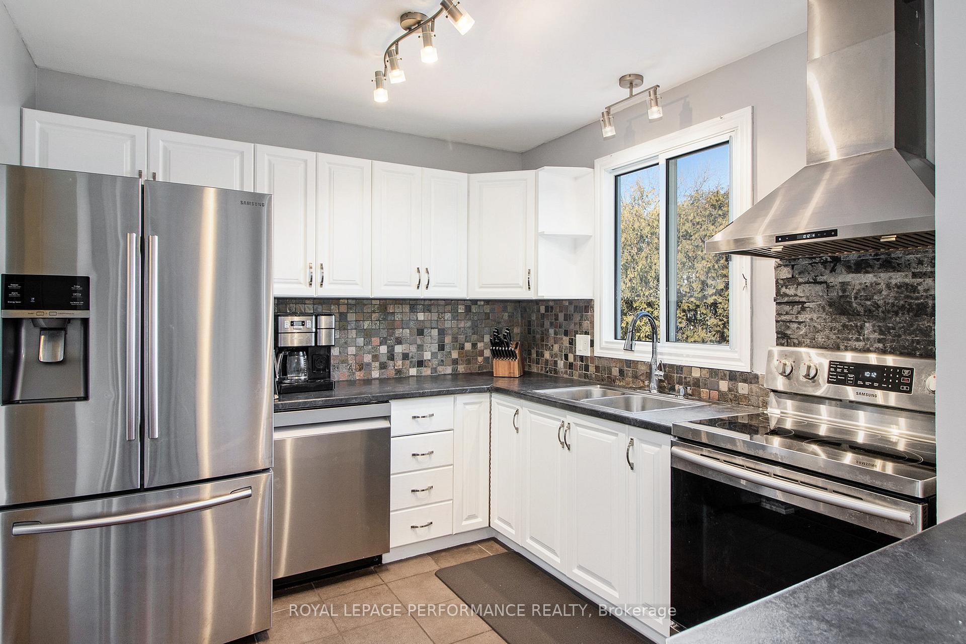 Photo 12 of 6329 Paddler Way, Ottawa, Hiawatha Park/Convent Glen — HOMEH