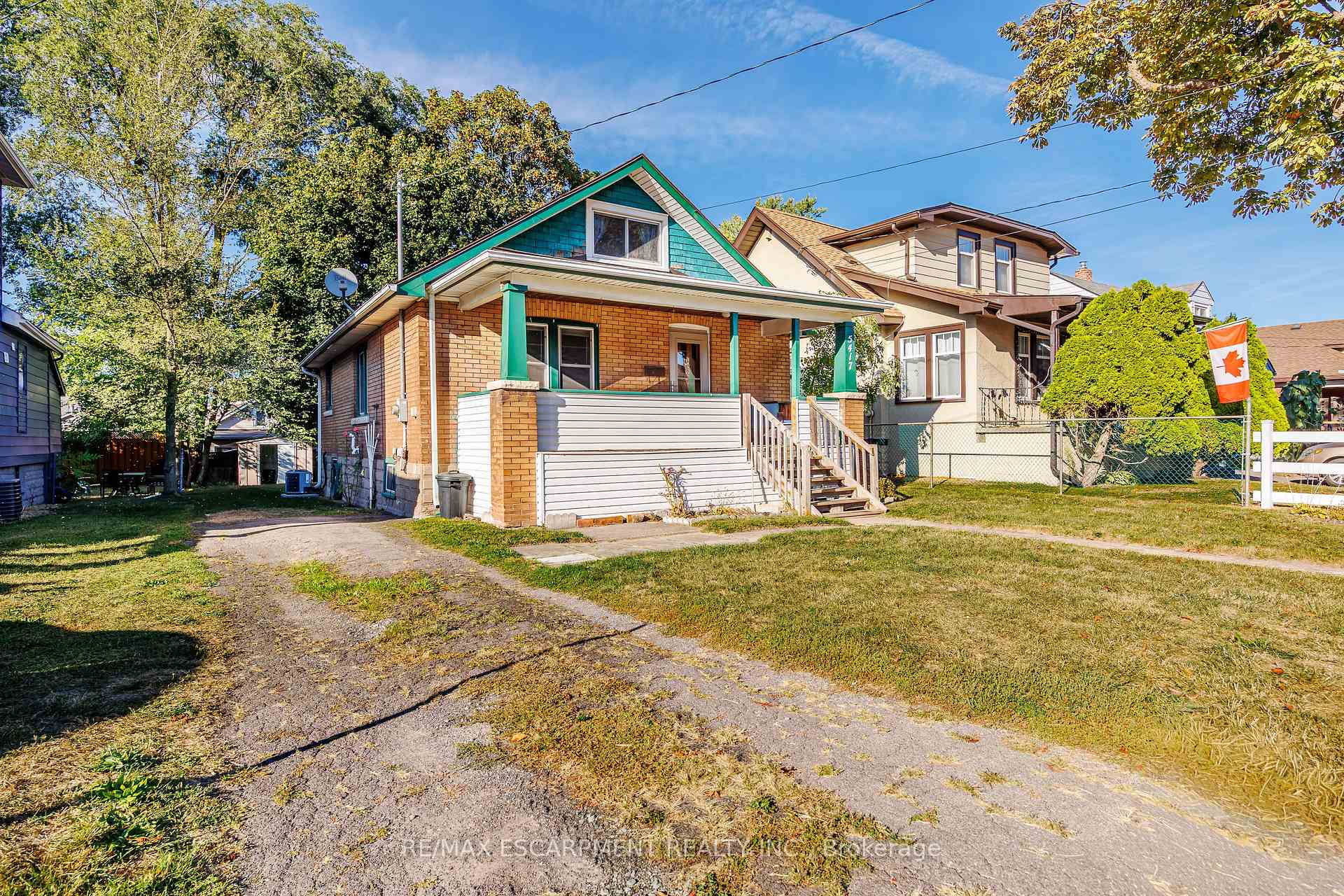 Photo 2 of 5417 Bridge Street, Niagara Falls, Downtown — HOMEH
