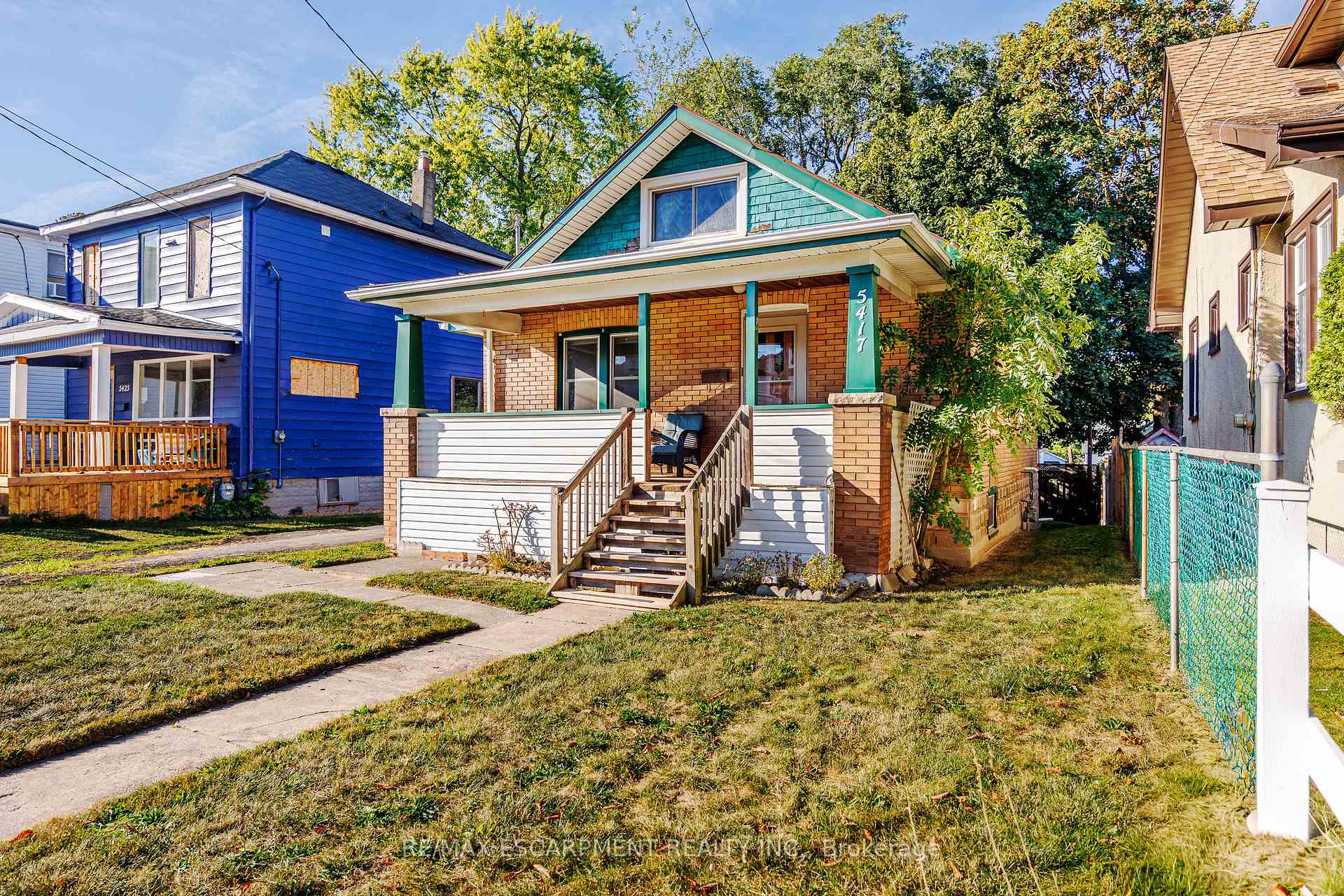 Photo 3 of 5417 Bridge Street, Niagara Falls, Downtown — HOMEH