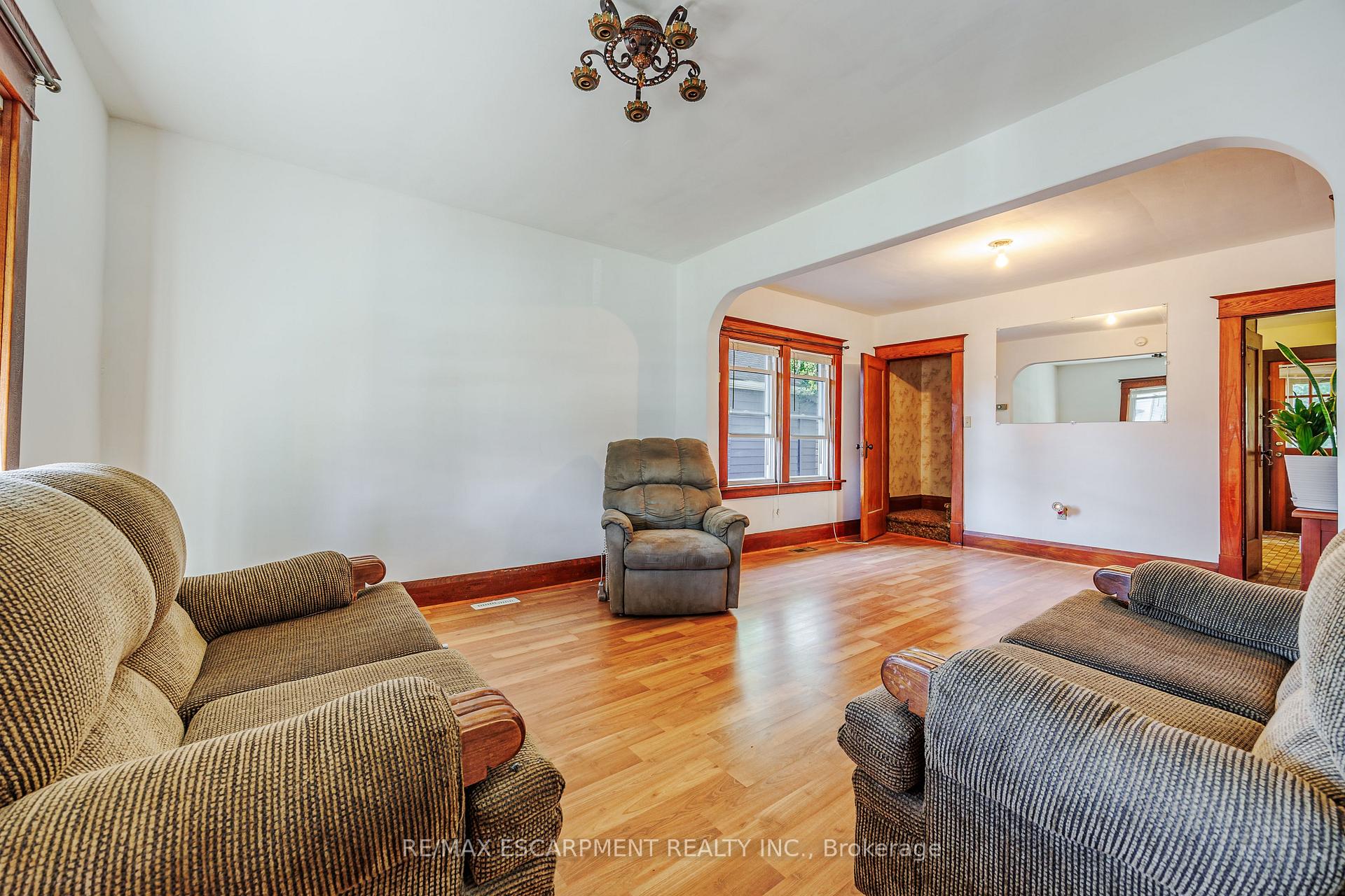 Photo 5 of 5417 Bridge Street, Niagara Falls, Downtown — HOMEH
