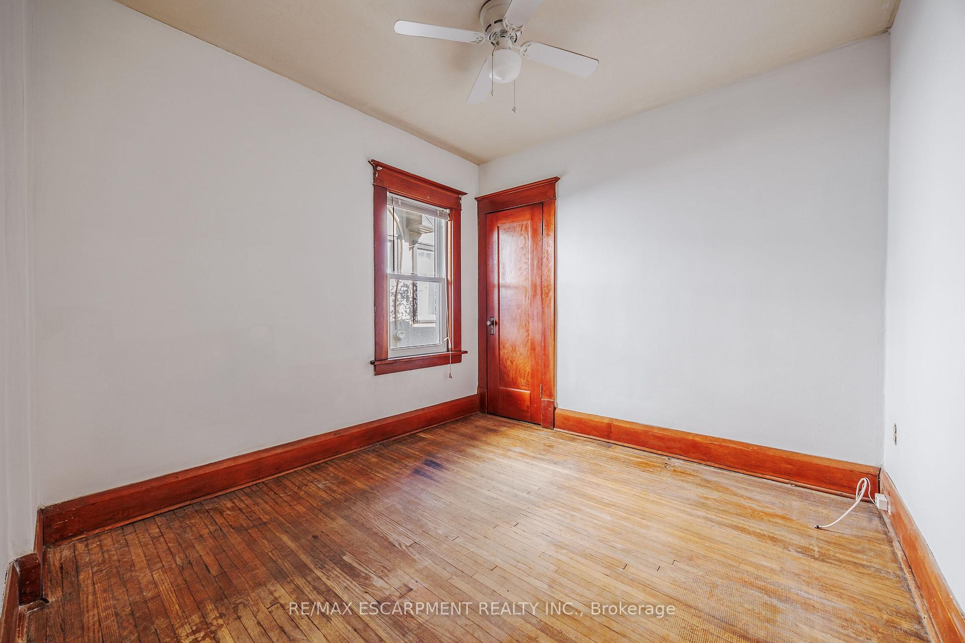 Photo 9 of 5417 Bridge Street, Niagara Falls, Downtown — HOMEH