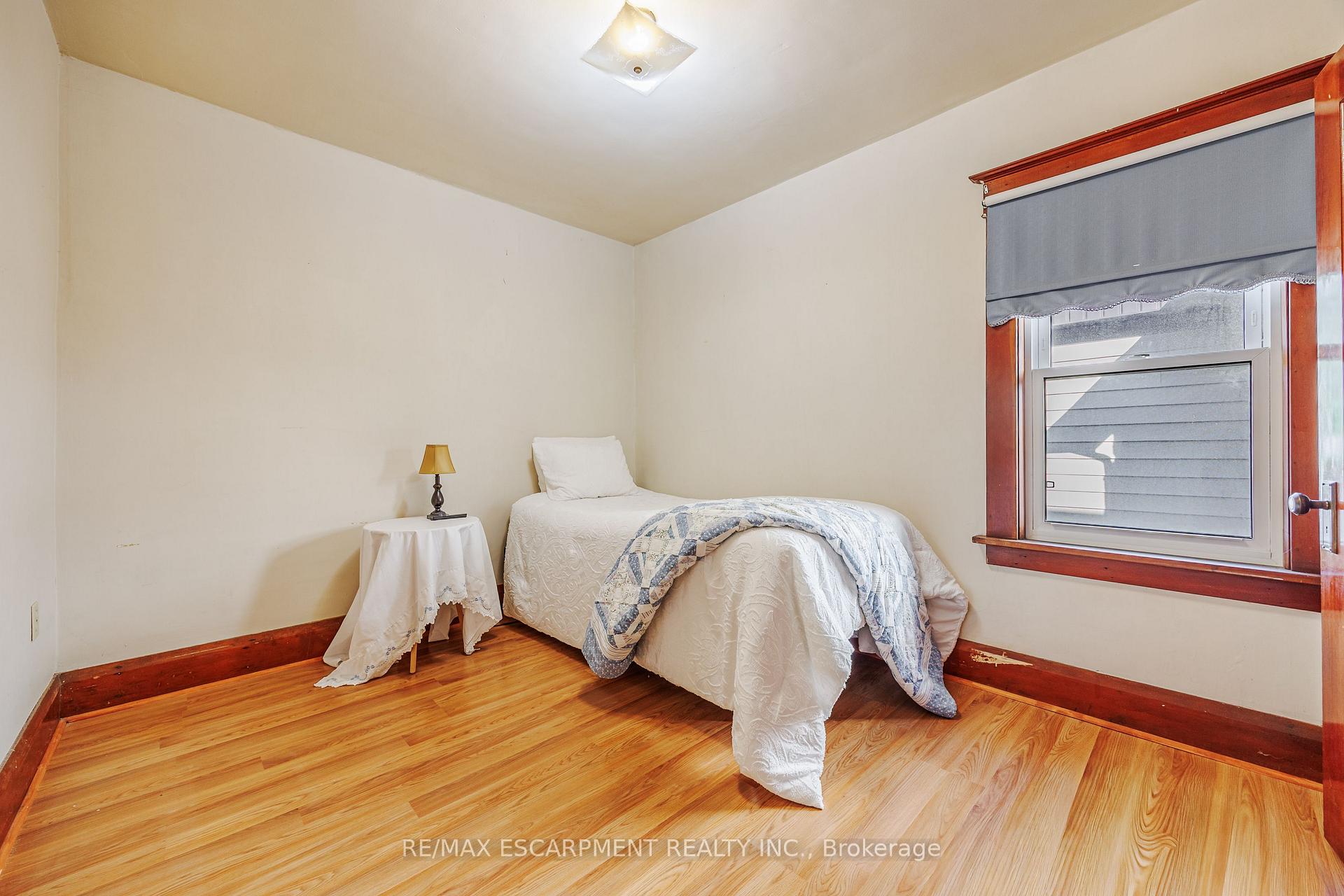 Photo 11 of 5417 Bridge Street, Niagara Falls, Downtown — HOMEH