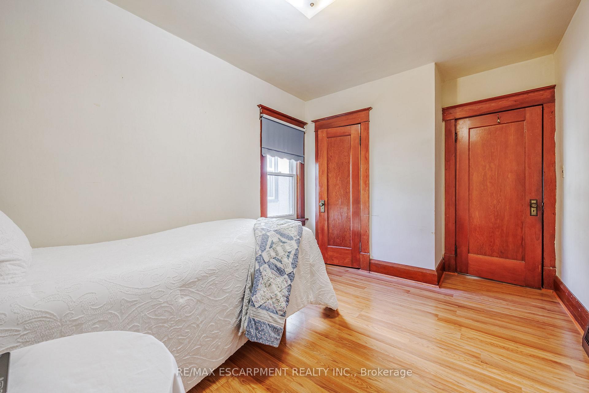 Photo 12 of 5417 Bridge Street, Niagara Falls, Downtown — HOMEH