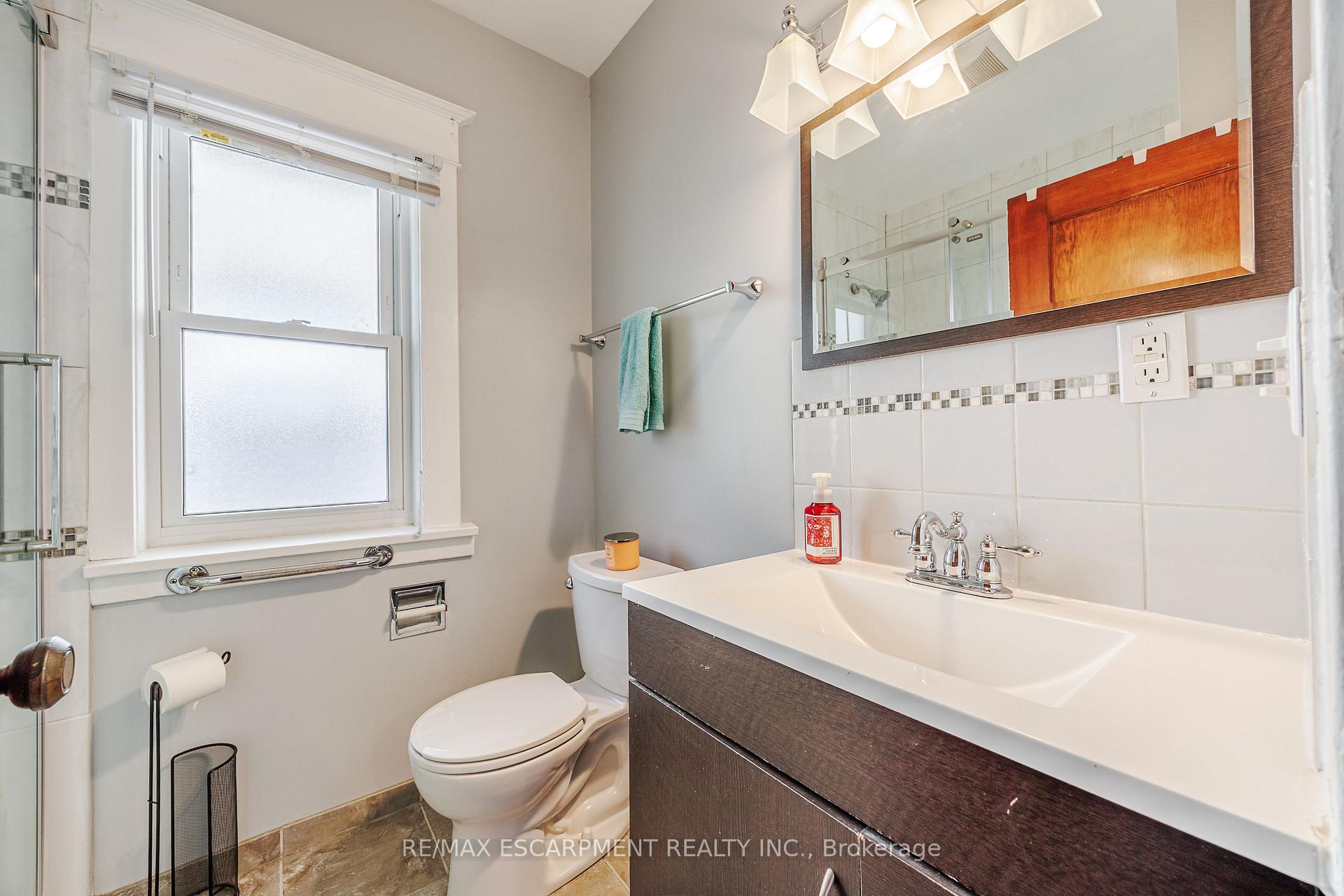 Photo 13 of 5417 Bridge Street, Niagara Falls, Downtown — HOMEH