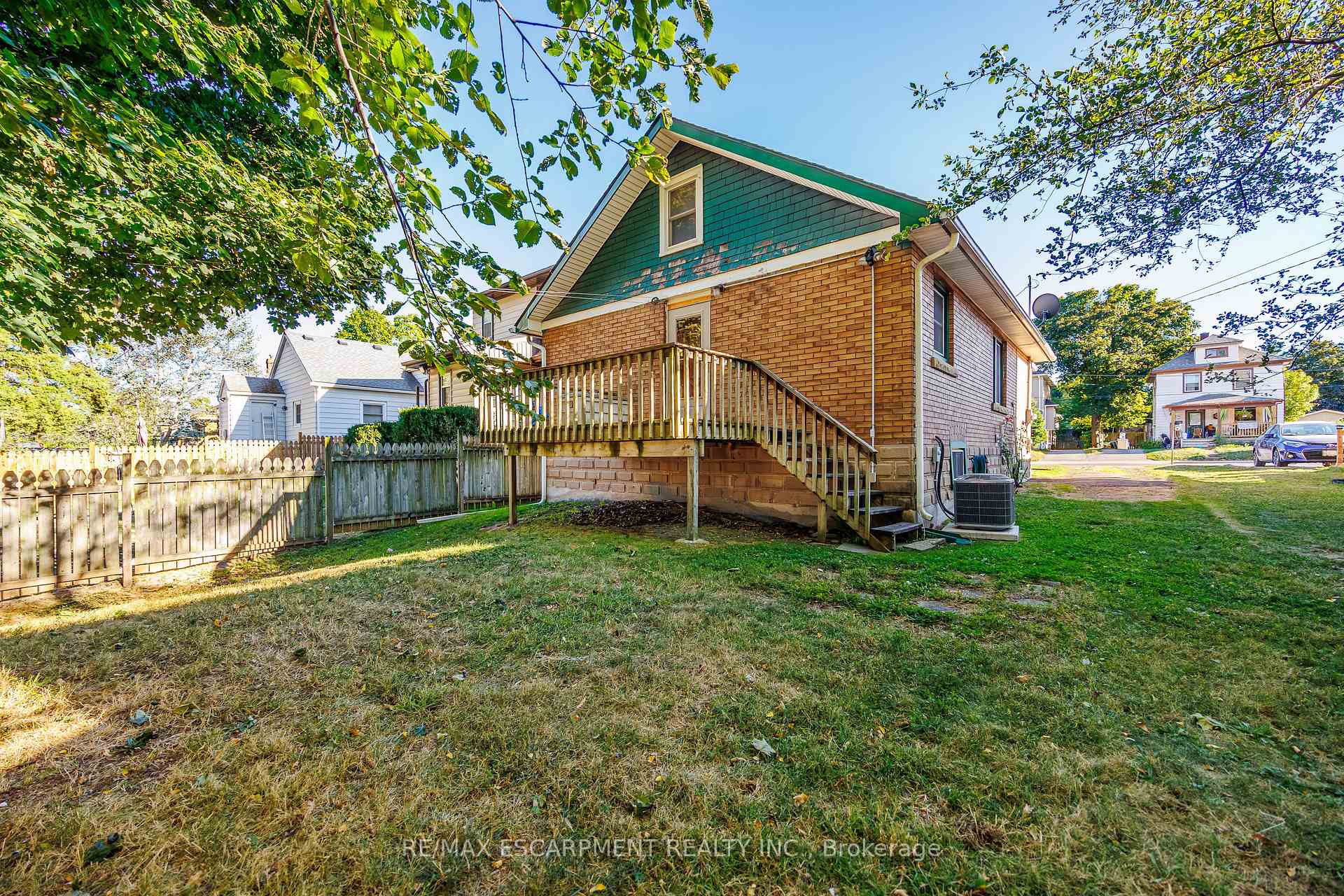 Photo 18 of 5417 Bridge Street, Niagara Falls, Downtown — HOMEH
