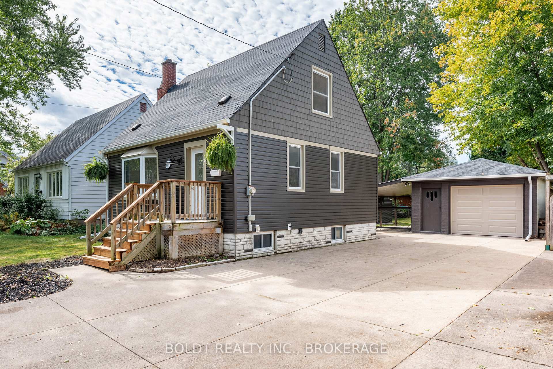 Front of 3047 Saint Patrick Avenue