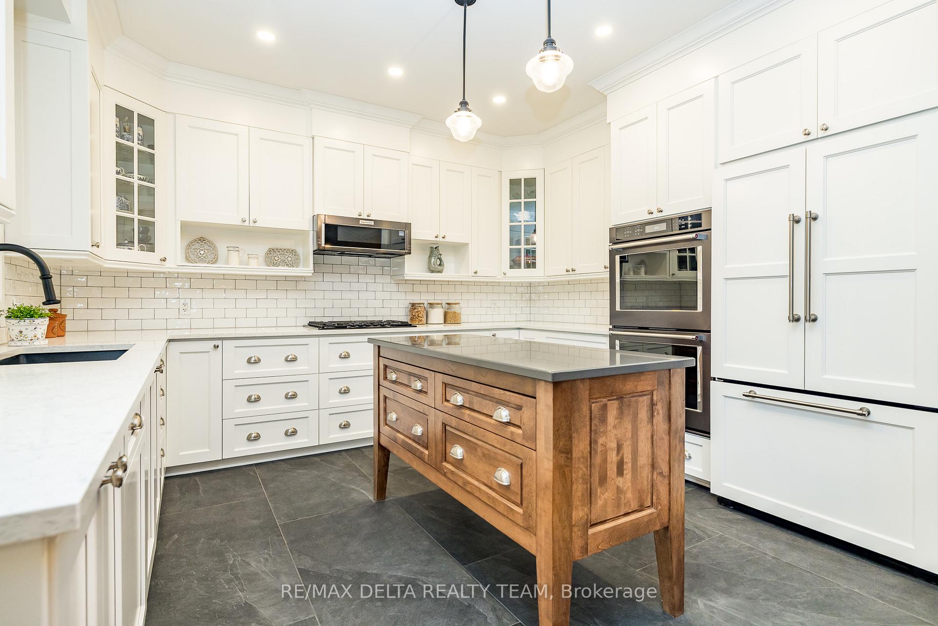 Photo 4 of 1779 Heatherstone Crescent, Ottawa, Springridge/East Village — HOMEH