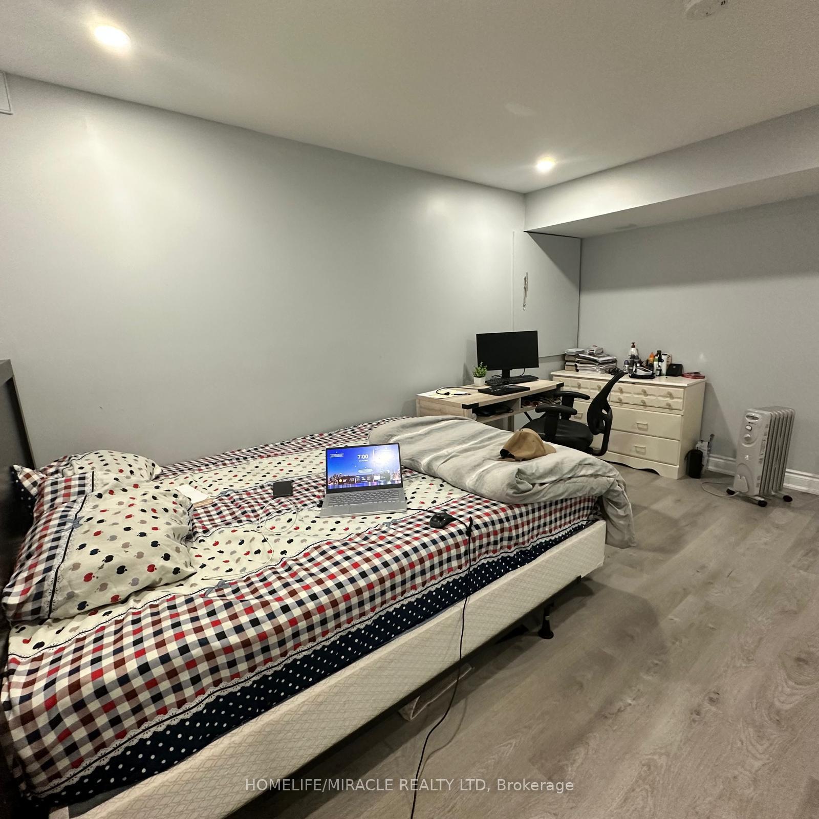 Photo 1 of 925 Philbrook Drive, Milton, Coates — HOMEH