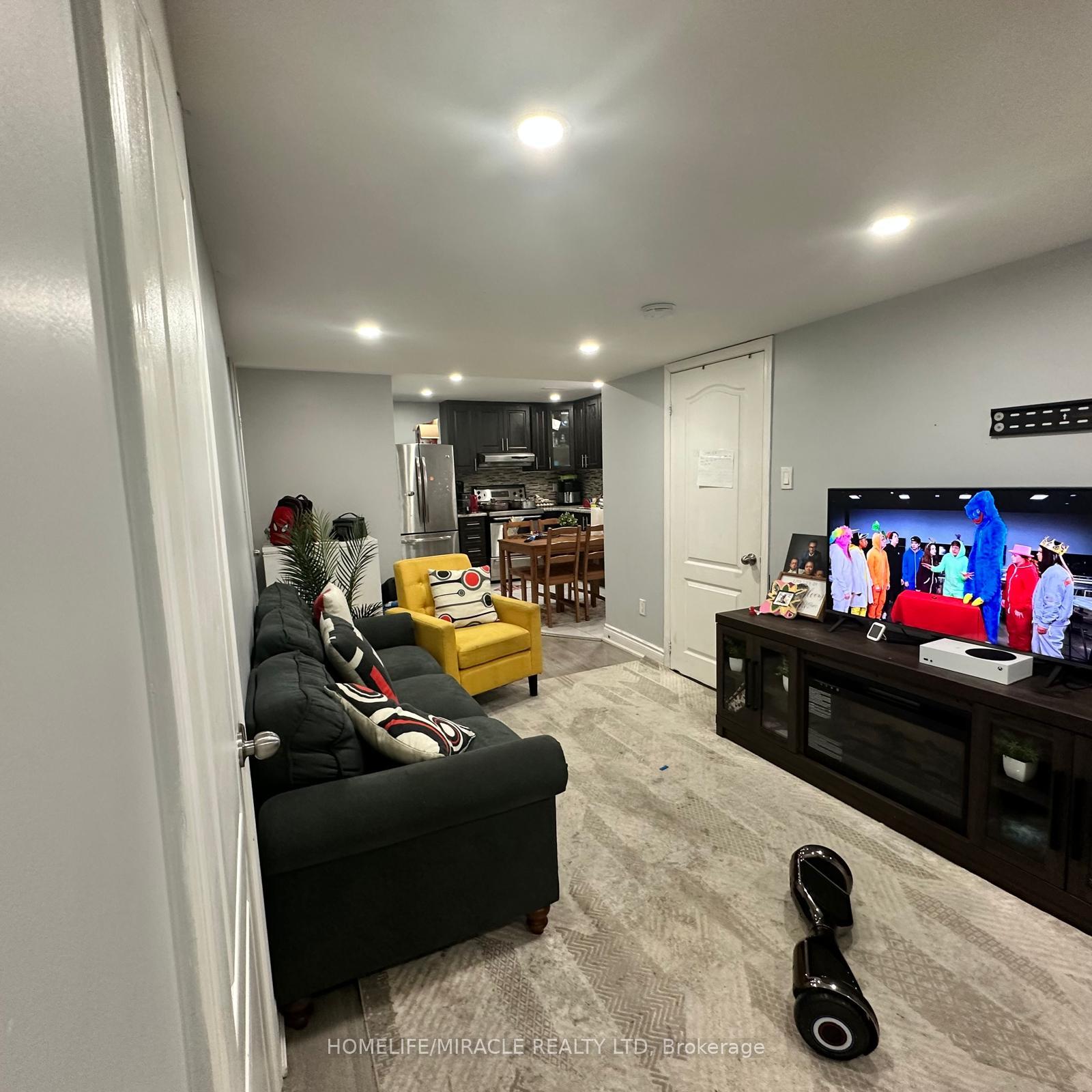 Photo 2 of 925 Philbrook Drive, Milton, Coates — HOMEH