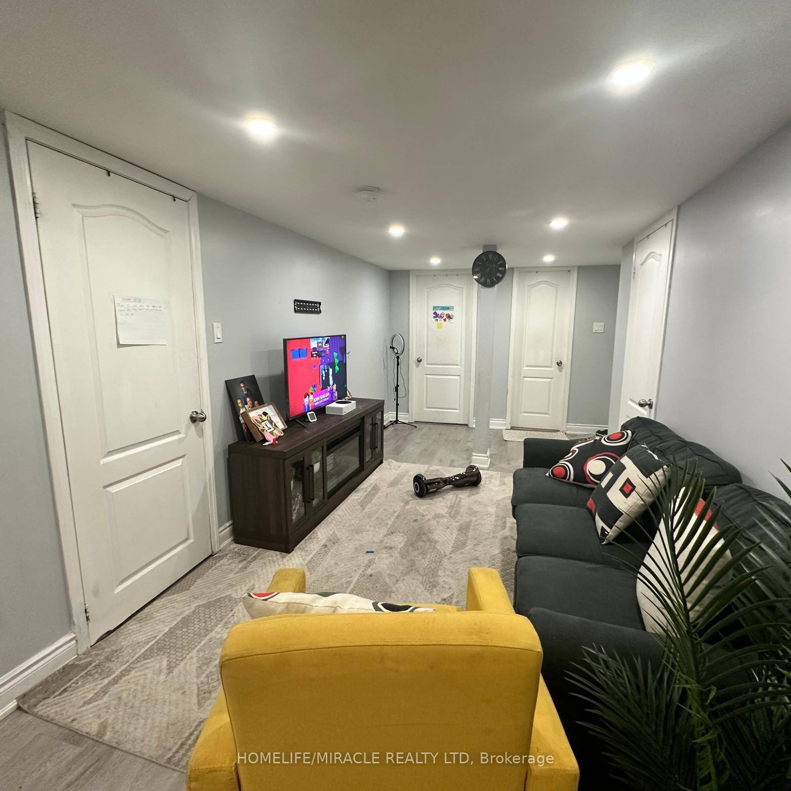 Photo 4 of 925 Philbrook Drive, Milton, Coates — HOMEH