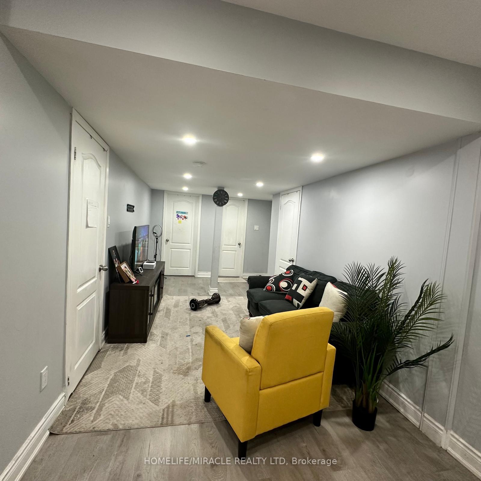 Photo 5 of 925 Philbrook Drive, Milton, Coates — HOMEH