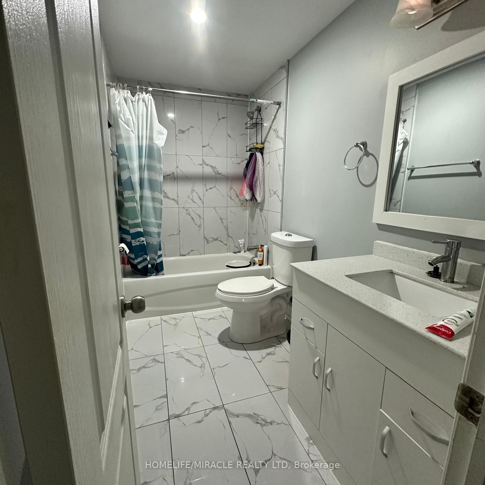 Photo 11 of 925 Philbrook Drive, Milton, Coates — HOMEH