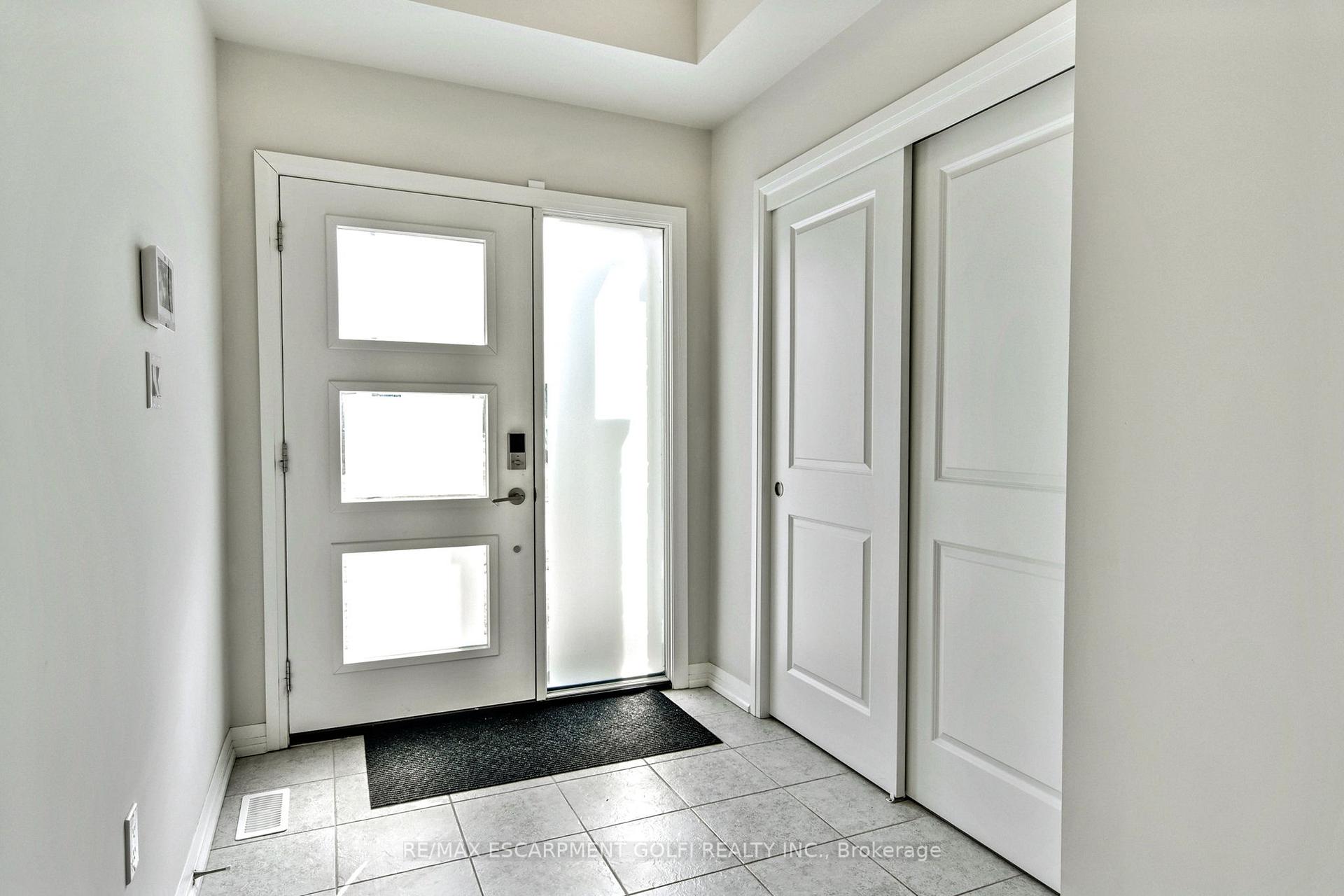 Photo 4 of 7300 Marvel Drive, Niagara Falls, Brown — HOMEH